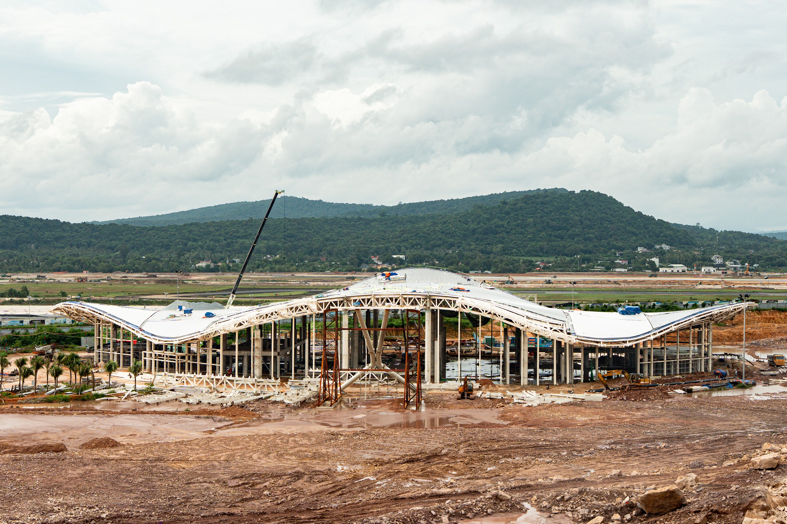 Đại công trường sân bay Phú Quốc: 5 tháng dựng 'cánh Phượng hoàng lửa' - Ảnh 1.