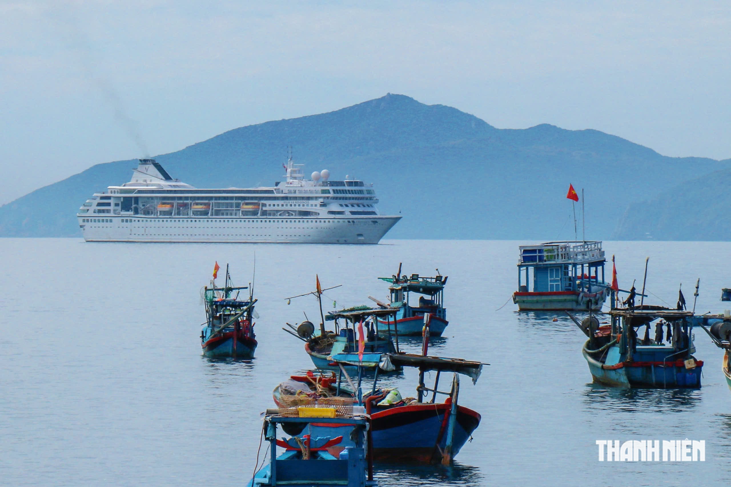 Vịnh Nha Trang lần đầu đón du thuyền 5 sao neo đậu qua đêm- Ảnh 4.