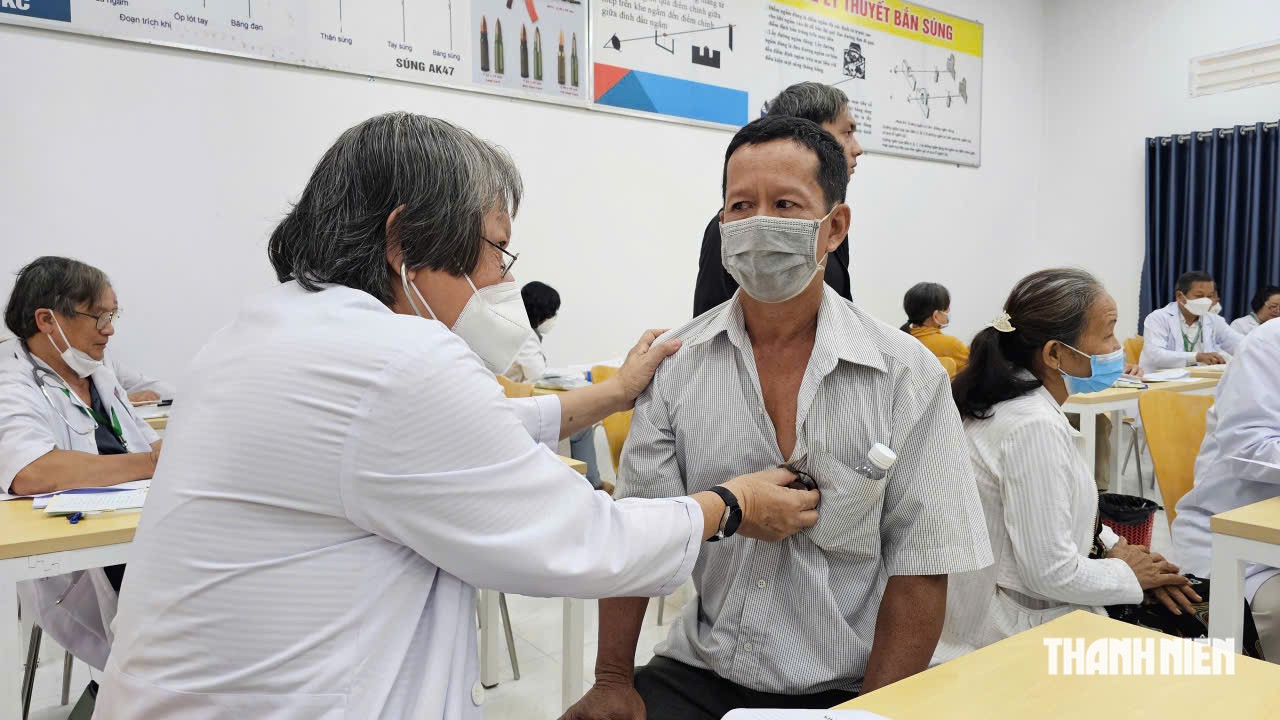 90 ngày đêm sàng lọc sức khỏe miễn phí cho người dân Vĩnh Long - Ảnh 1.