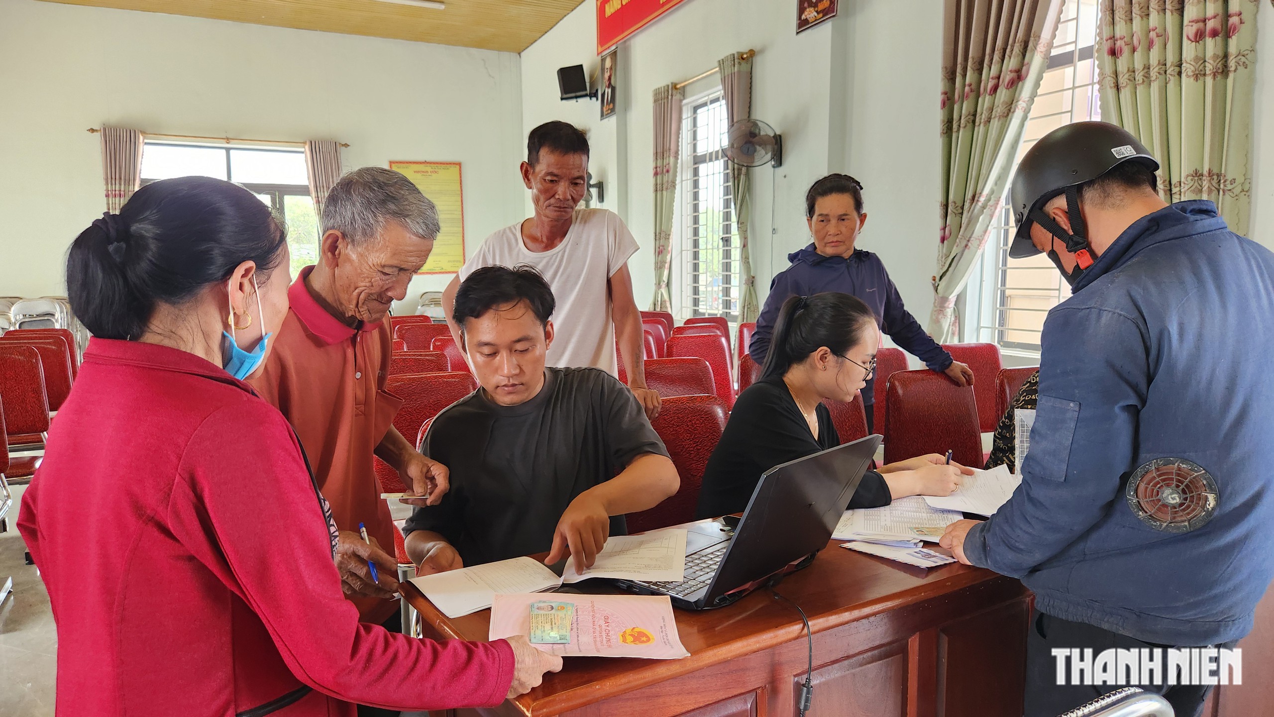 Trưởng thôn lội ruộng 26 tuổi có băng đại học tự động hóa ở Hà Tĩnh- Ảnh 2.