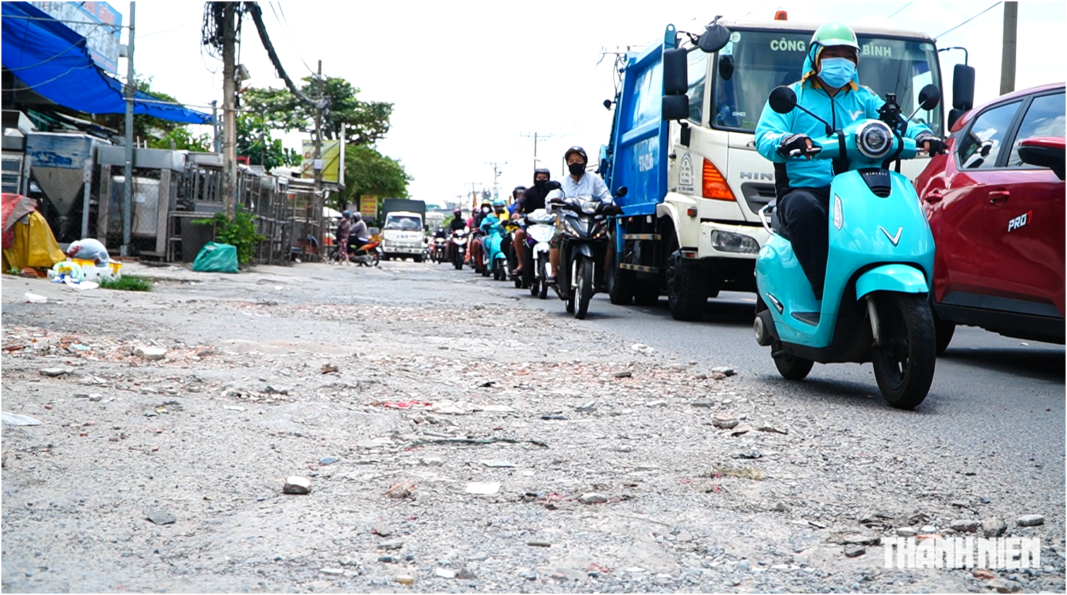 Cảnh đối lập tr&ecirc;n đường cửa ng&otilde; s&acirc;n bay T&acirc;n Sơn Nhất: Nơi th&ocirc;ng tho&aacute;ng, - Ảnh 4.