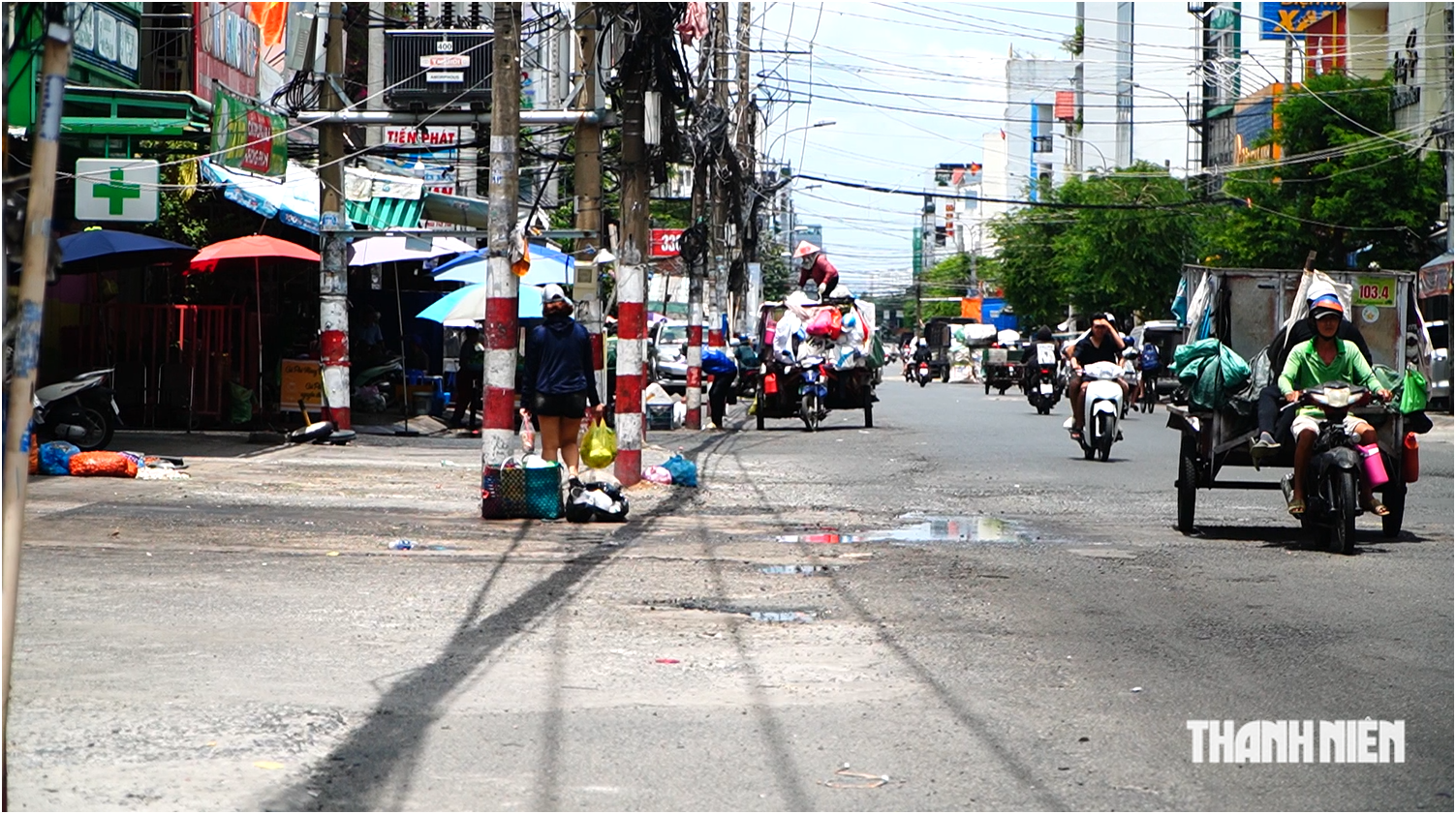 Cảnh đối lập tr&ecirc;n đường cửa ng&otilde; s&acirc;n bay T&acirc;n Sơn Nhất: Nơi th&ocirc;ng tho&aacute;ng, - Ảnh 3.