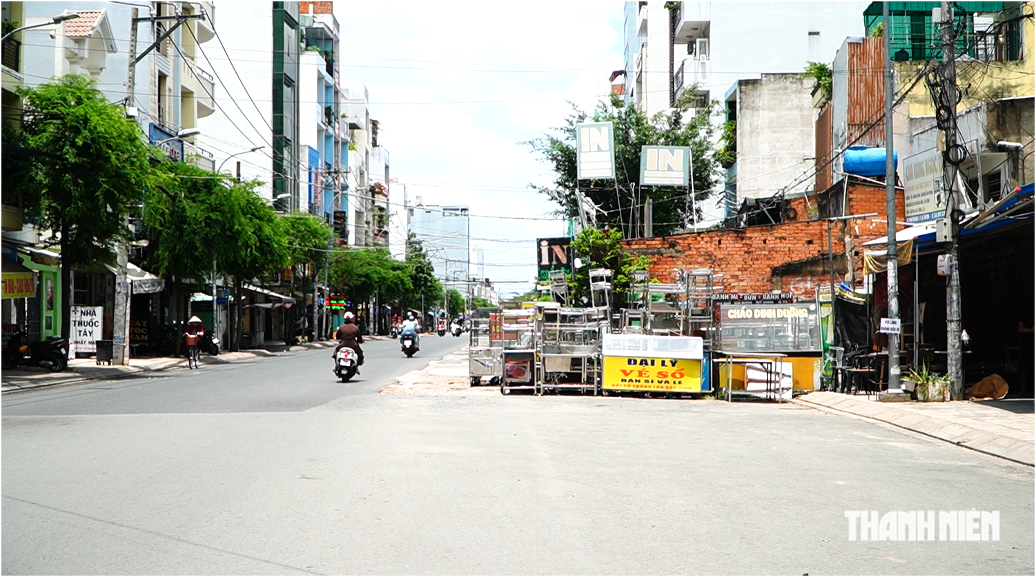 Cảnh đối lập tr&ecirc;n đường cửa ng&otilde; s&acirc;n bay T&acirc;n Sơn Nhất: Nơi th&ocirc;ng tho&aacute;ng, - Ảnh 1.