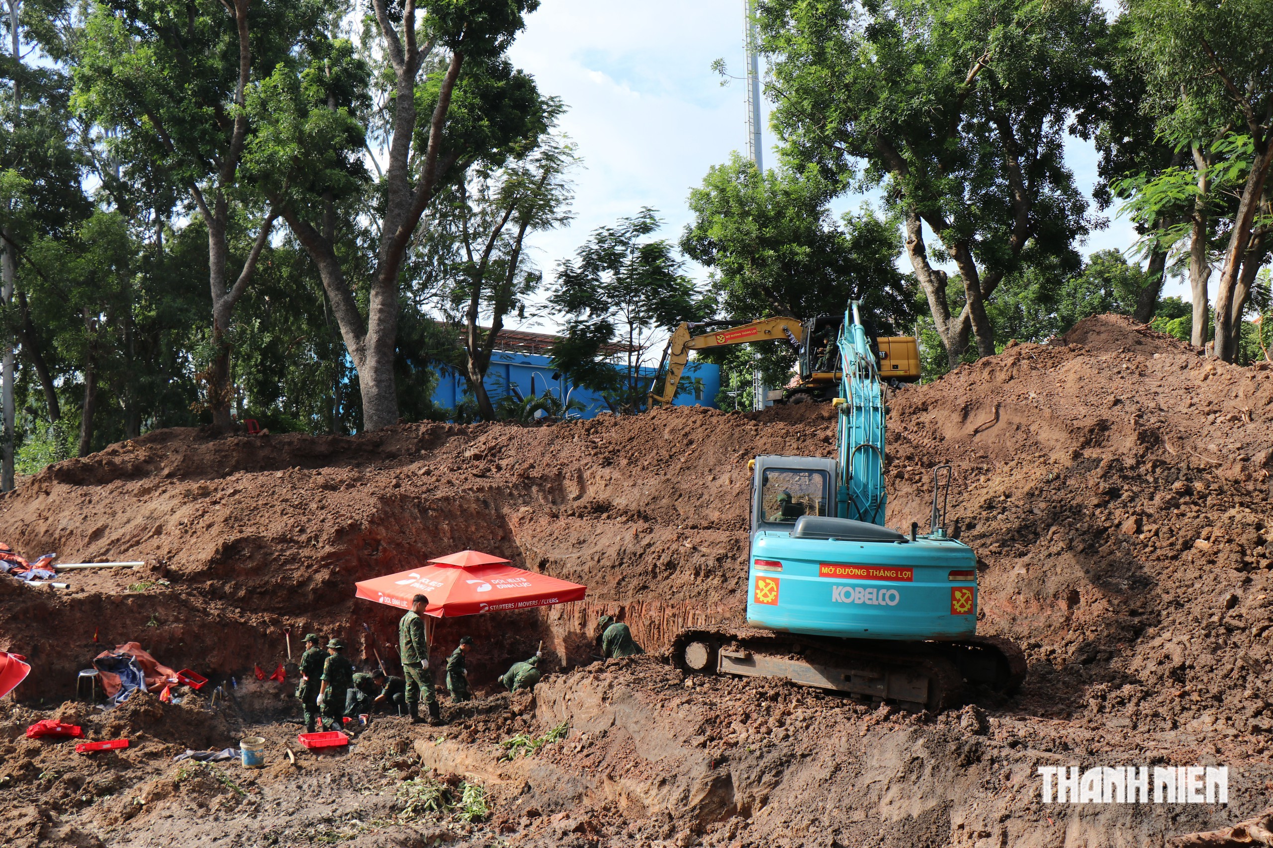 Hội Cựu chiến binh TP.HCM dâng hương, tưởng nhớ đồng đội tại công viên Lê Thị Riêng - Ảnh 5.
