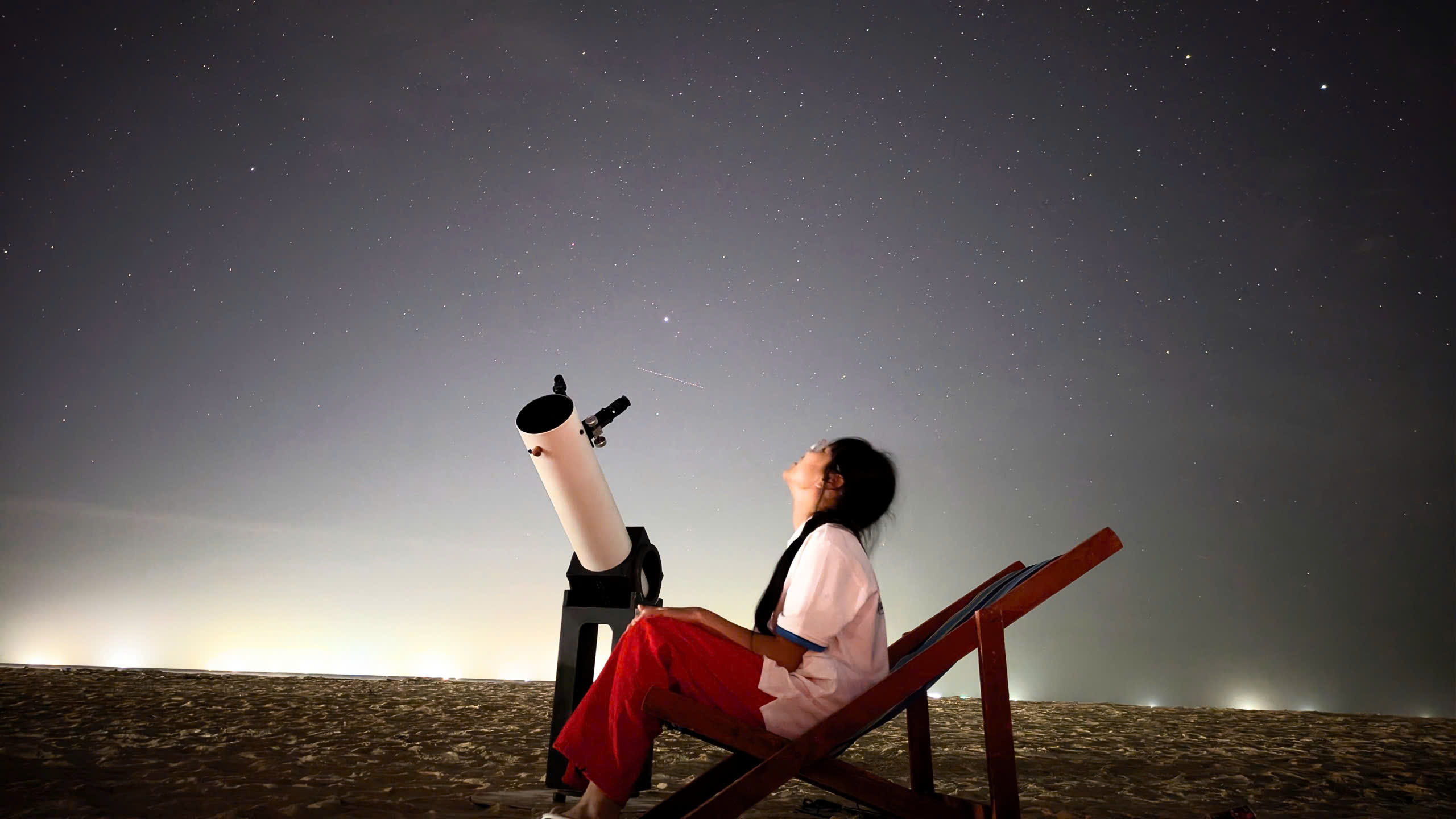 Rạng s&aacute;ng m&ugrave;ng 1 th&aacute;ng 7, người người rủ nhau nh&igrave;n l&ecirc;n trời: 'Thấy nhiều sao băng!' - Ảnh 7.