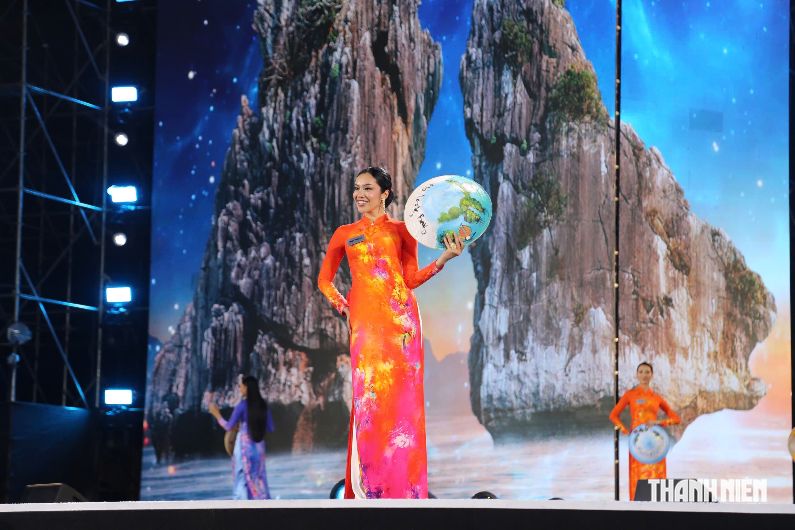 Sắc đẹp thế giới lan tỏa &aacute;o d&agrave;i Việt Nam tại Miss World 2026- Ảnh 8.