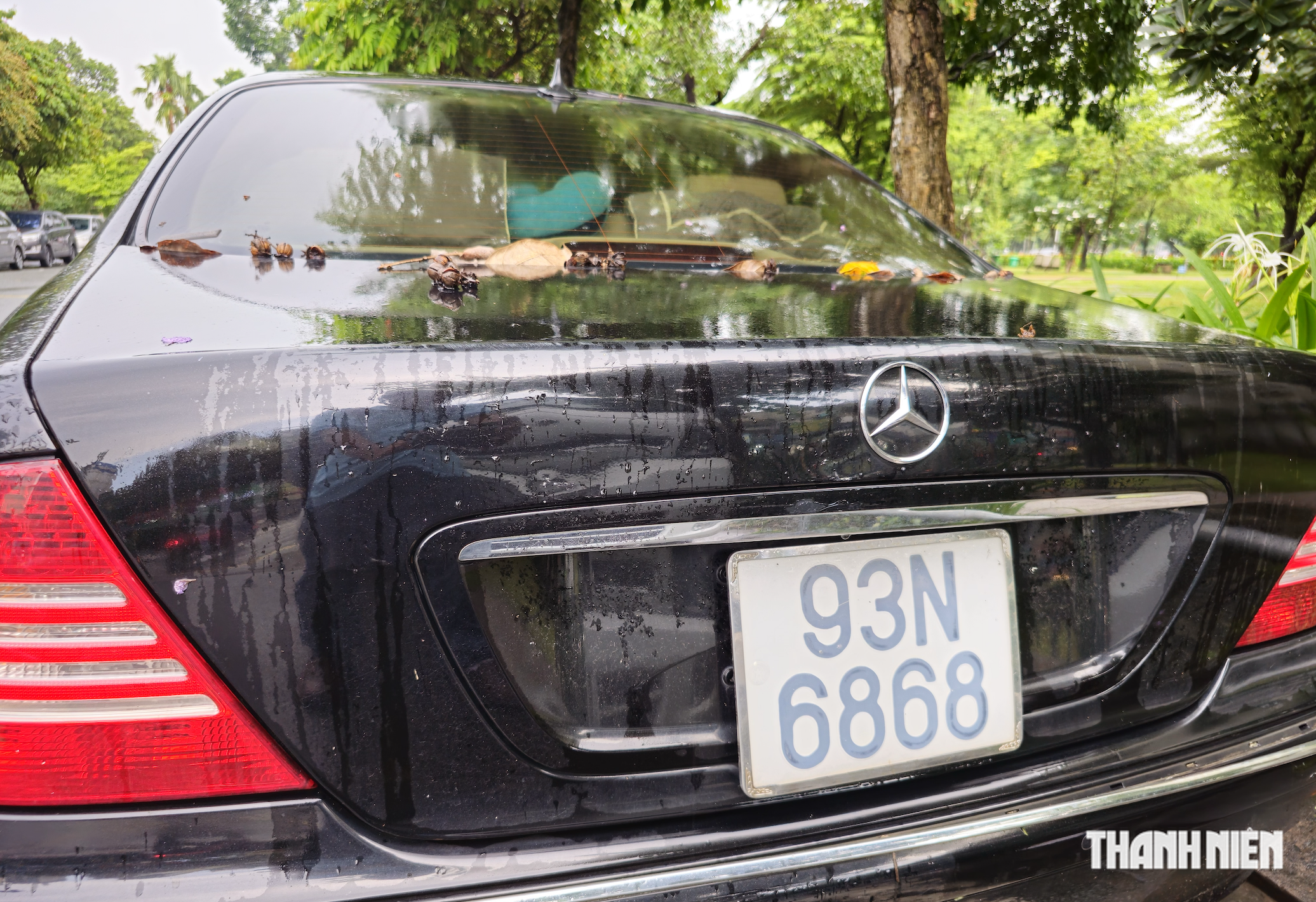 Mercedes biển số 6868 nằm bên đường nhiều tháng gần sân bay Tân Sơn Nhất: Chuyện gì xảy ra?- Ảnh 1.
