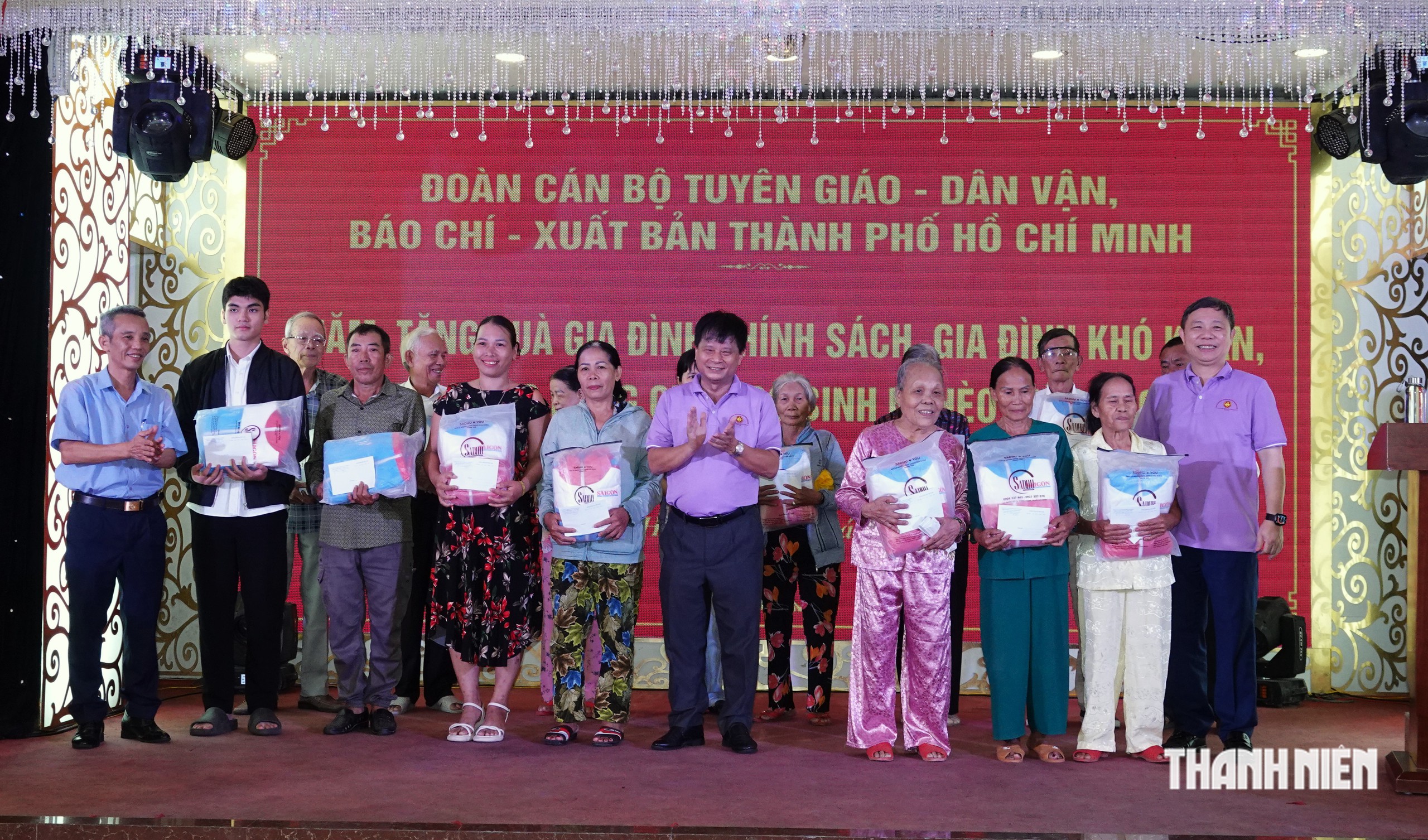 Từ TP.HCM về miền đất lửa, nối dài nghĩa tình - Ảnh 11.