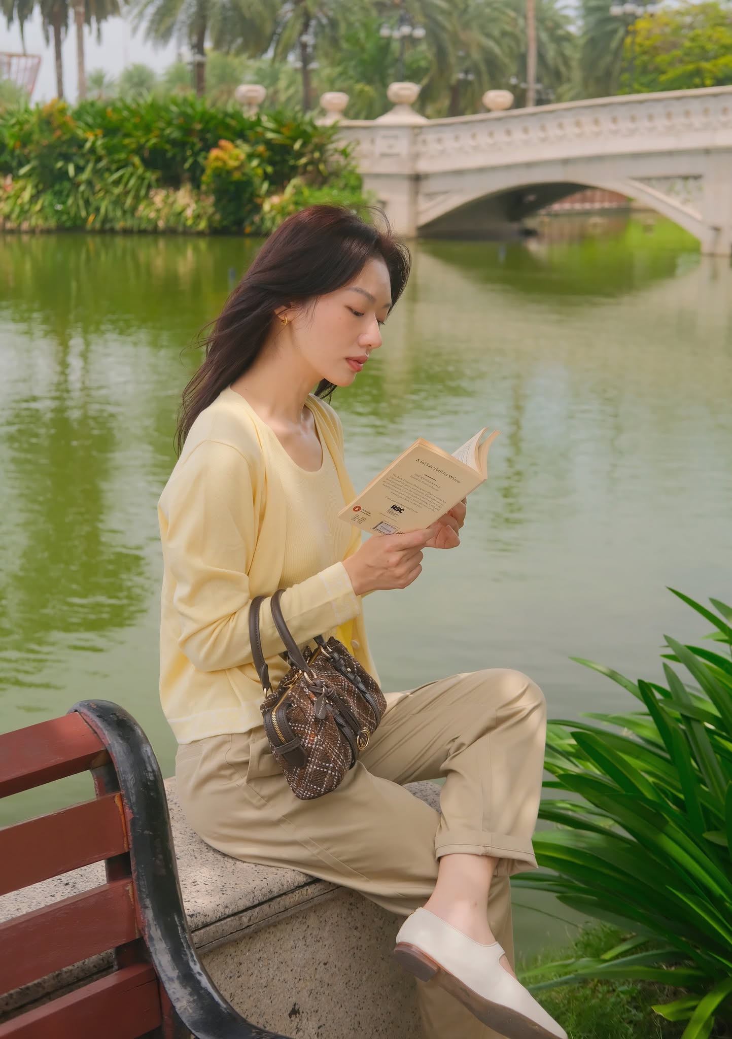 Chào đón mùa lạnh với cardigan, áo len và quần jeans- Ảnh 3.
