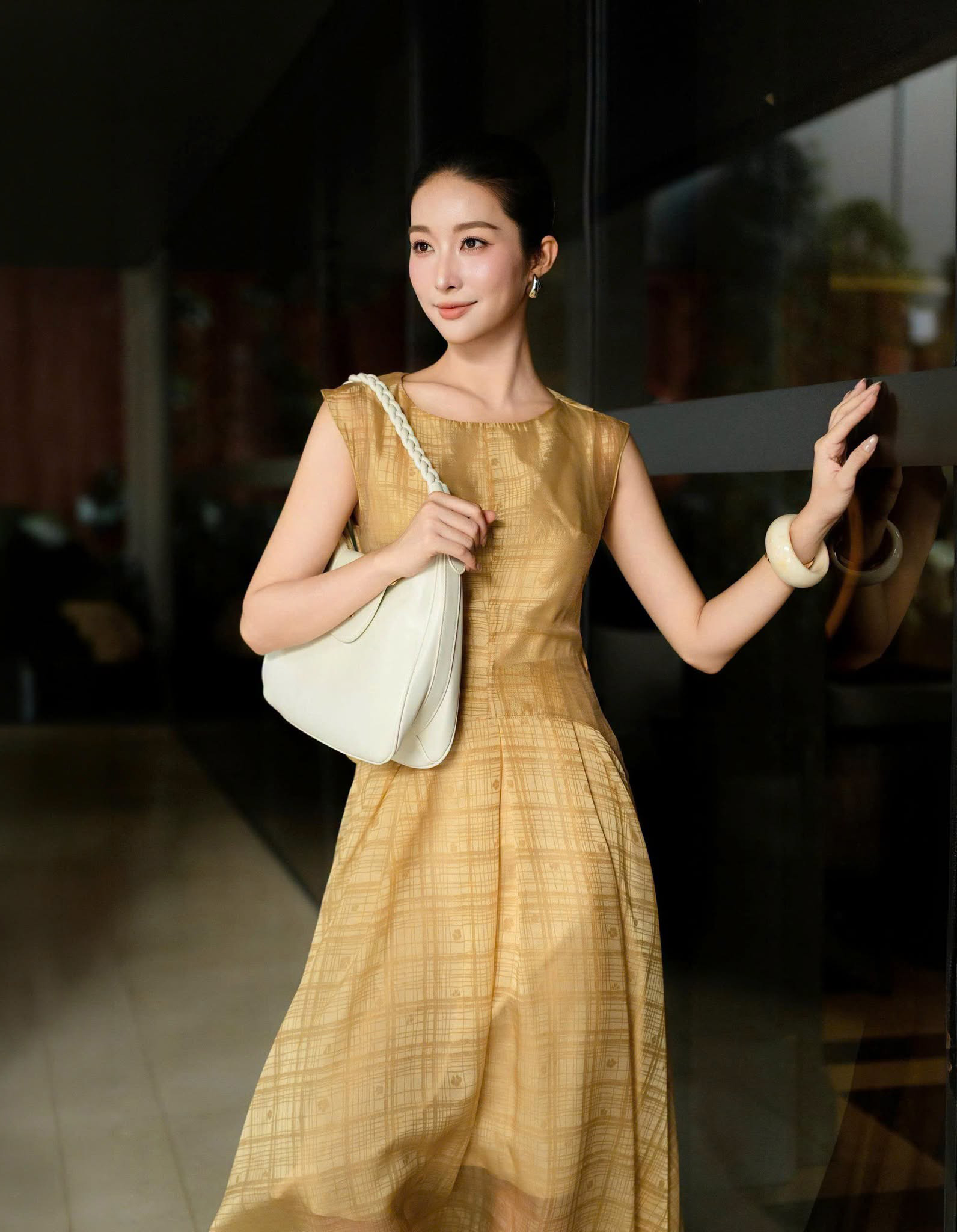 Xu hướng họa tiết thu đ&ocirc;ng gọi t&ecirc;n chấm bi, - Ảnh 9.