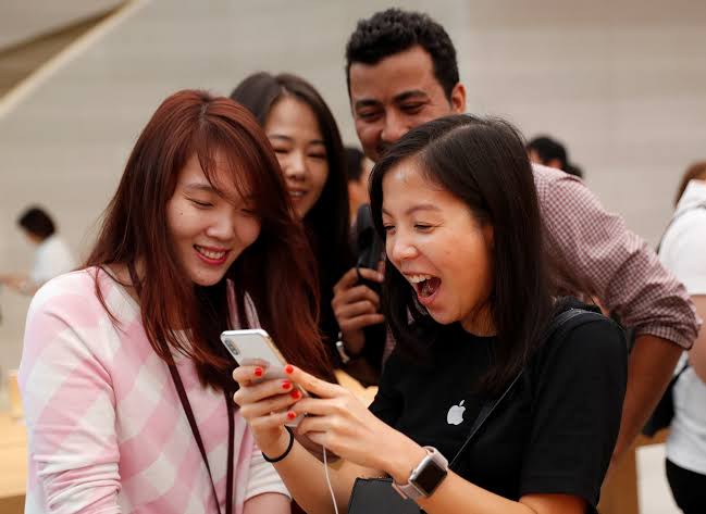 Chiếc iPhone mở ra kỷ nguyên Face ID chính thức 'lỗi thời' - Ảnh 1.