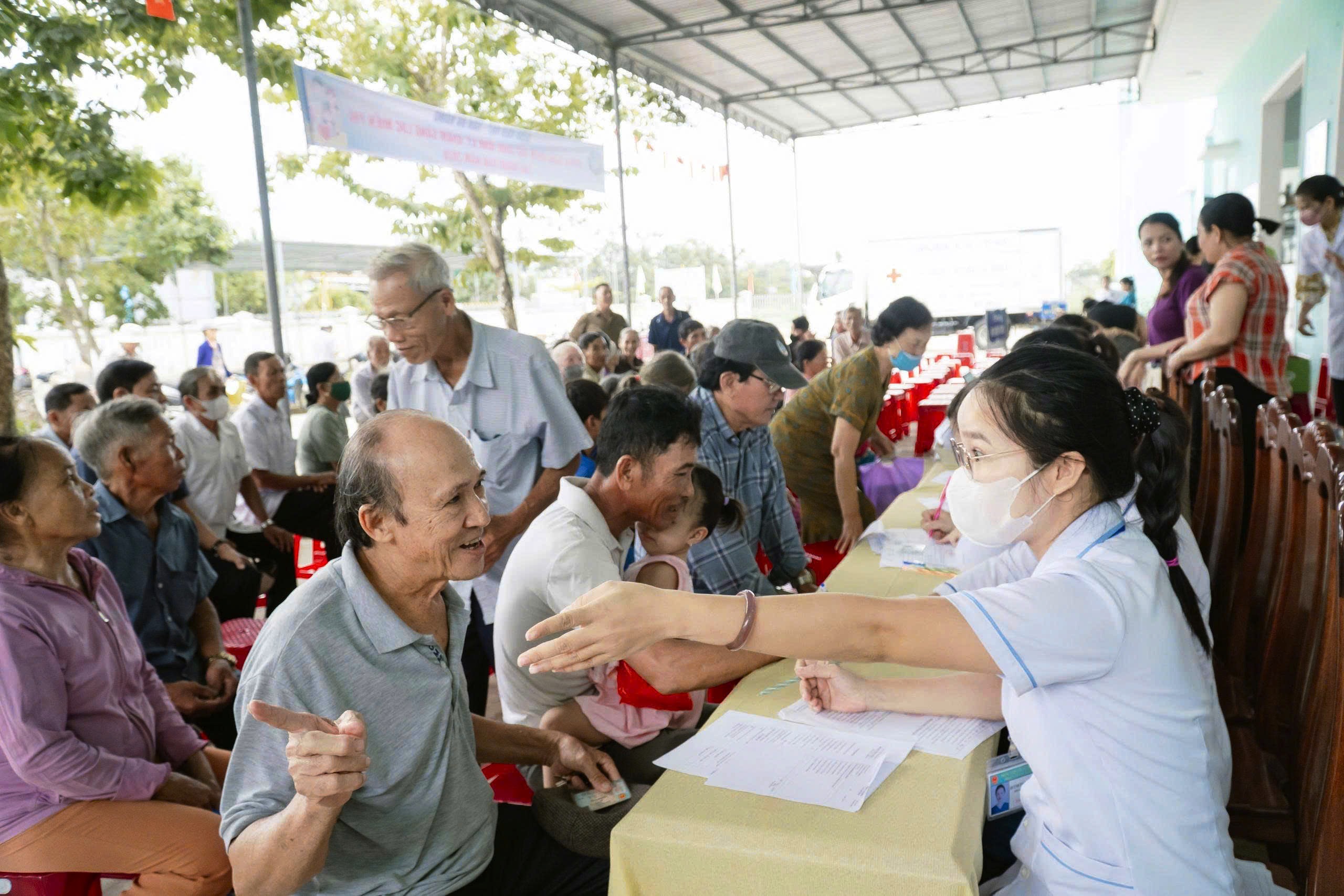 Chiến dịch 100 ngày khám sức khỏe toàn dân: Đà Nẵng tăng tốc đưa người dân đi khám- Ảnh 1.