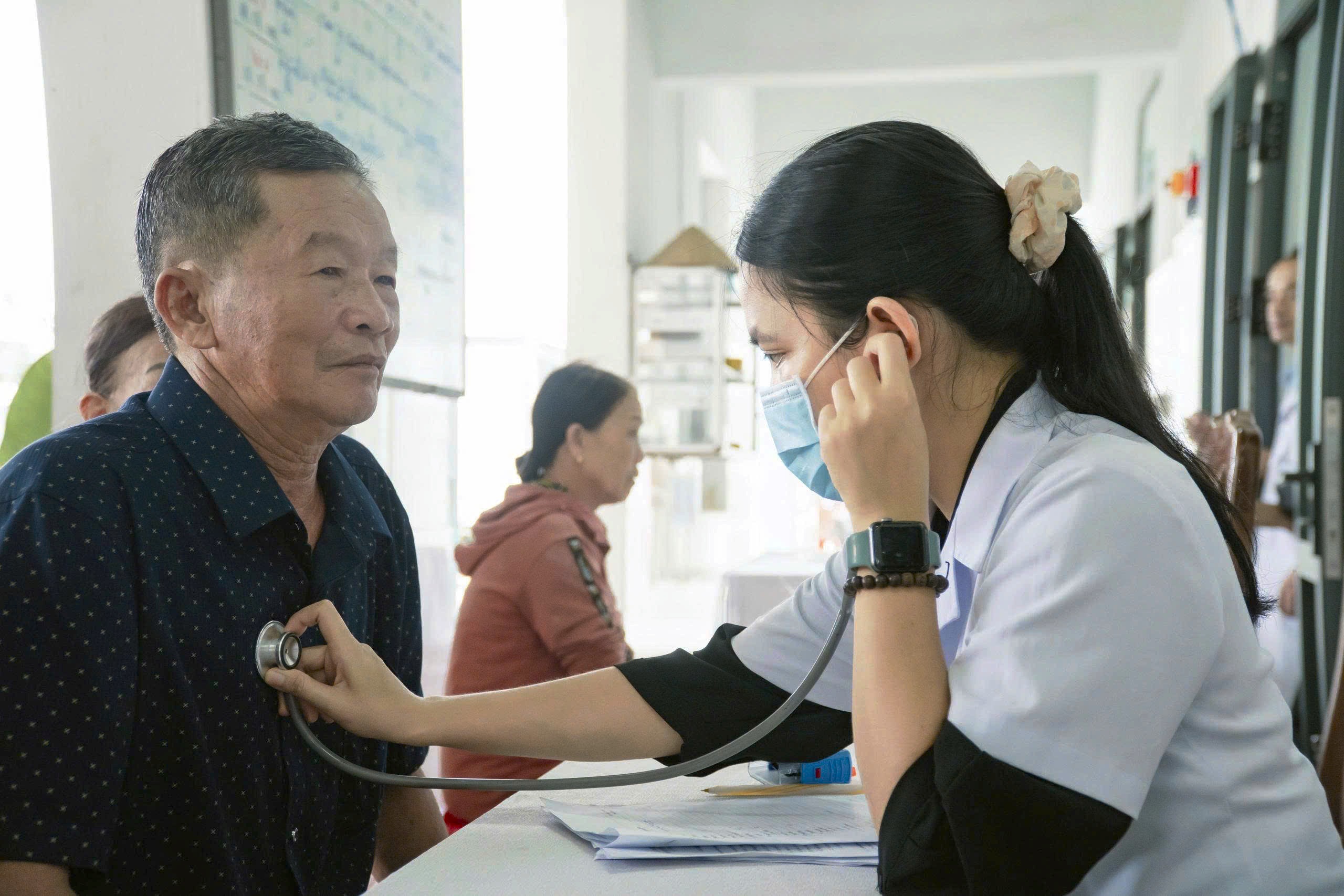 Chiến dịch 100 ngày khám sức khỏe toàn dân: Đà Nẵng tăng tốc đưa người dân đi khám- Ảnh 2.