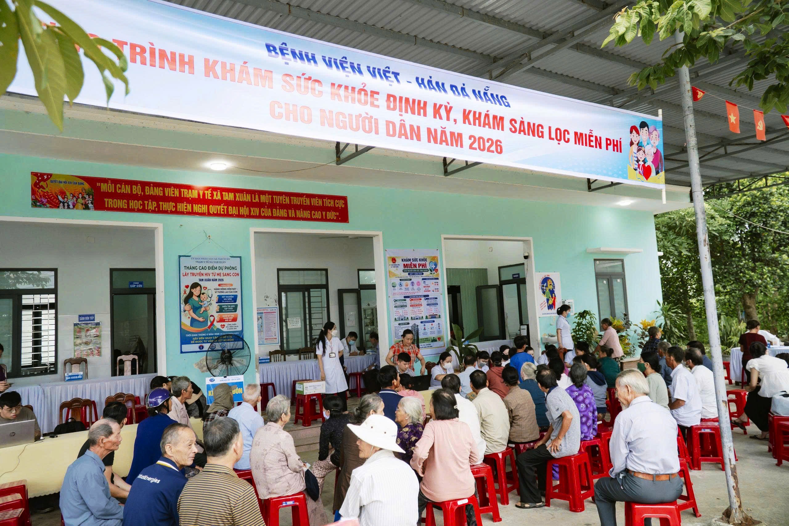 Chiến dịch 100 ngày khám sức khỏe toàn dân: Đà Nẵng tăng tốc đưa người dân đi khám- Ảnh 4.