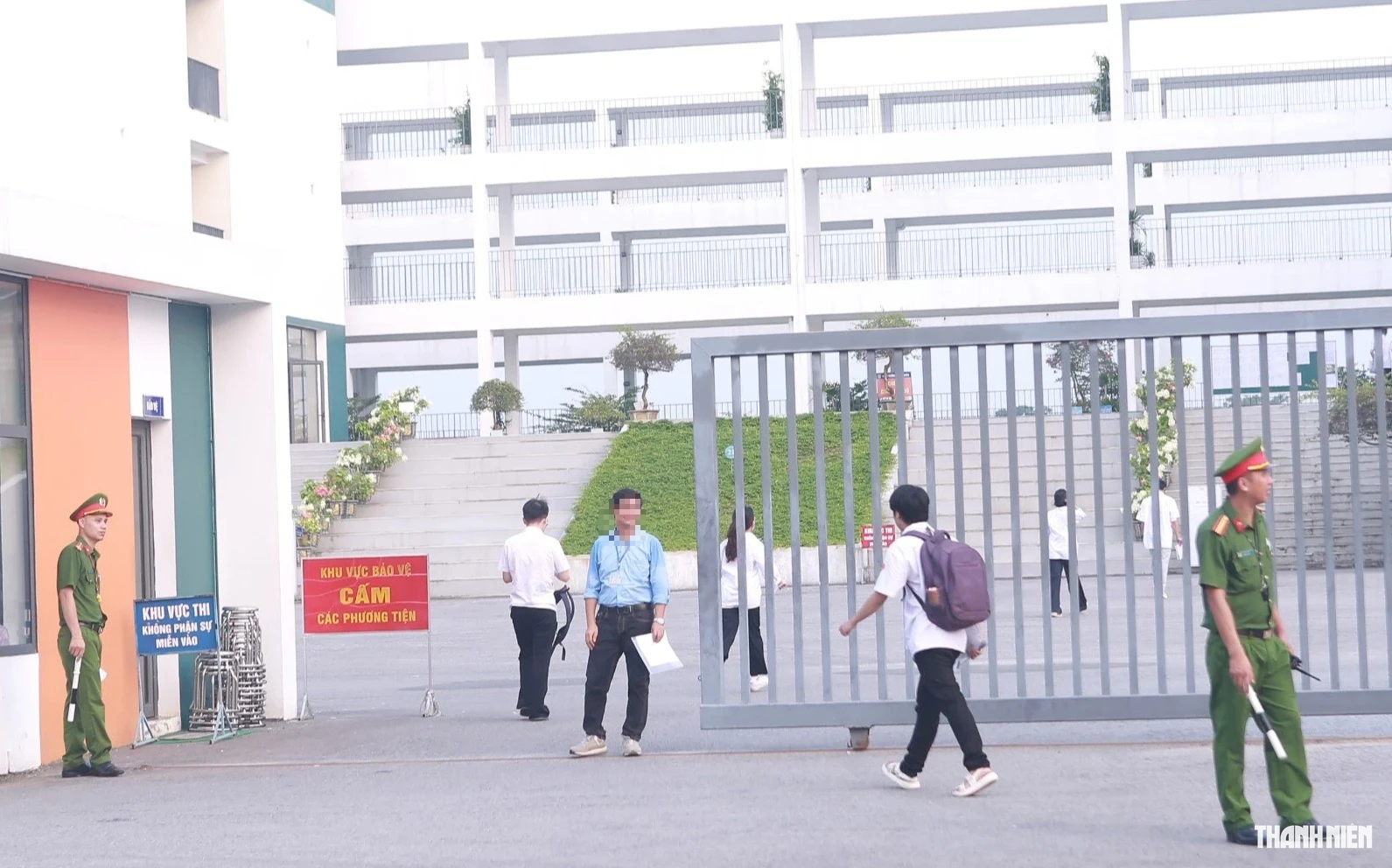 S&aacute;ng nay, th&iacute; sinh chuy&ecirc;n Tuy&ecirc;n Quang thi lại m&ocirc;n đầu ti&ecirc;n- Ảnh 1.