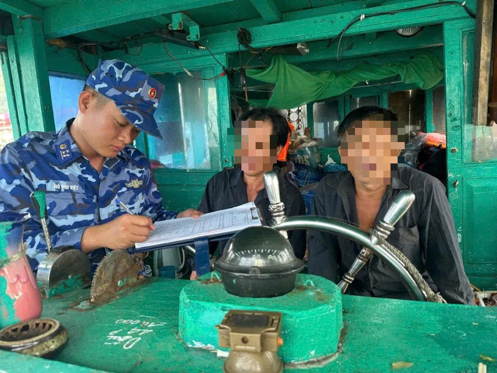 T&agrave;u c&aacute; vi phạm IUU ở v&ugrave;ng biển Đ&agrave; Nẵng bị phạt gần 400 triệu đồng- Ảnh 1.