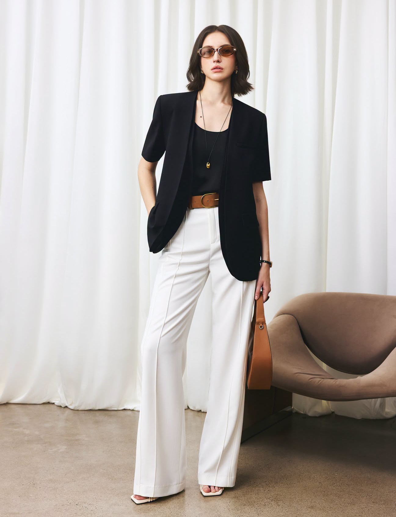 Blazer ngắn tay, chiếc áo khoác hợp mọi phong cách lúc giao mùa - Ảnh 3.