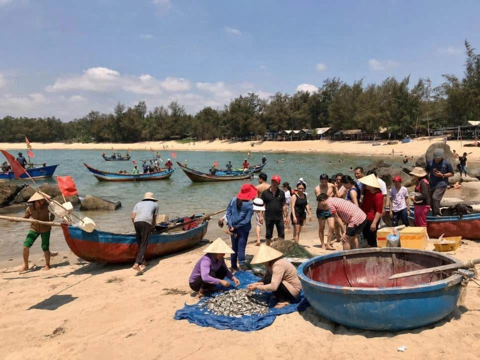 Ch&acirc;u Me: Biển đẹp, hải sản tươi, lại c&oacute; &lsquo;mắm vua&rsquo; - Ảnh 2.