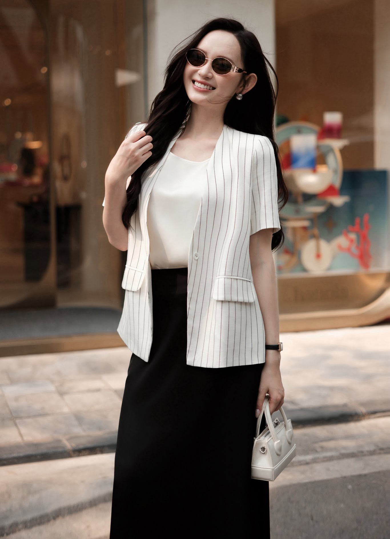 Blazer ngắn tay, chiếc áo khoác hợp mọi phong cách lúc giao mùa - Ảnh 9.