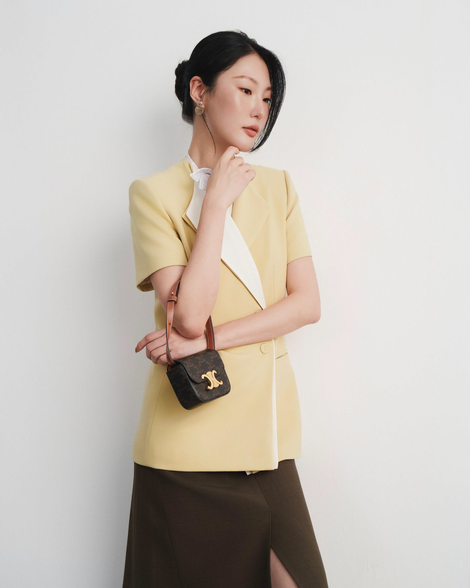 Blazer ngắn tay, chiếc áo khoác hợp mọi phong cách lúc giao mùa - Ảnh 4.