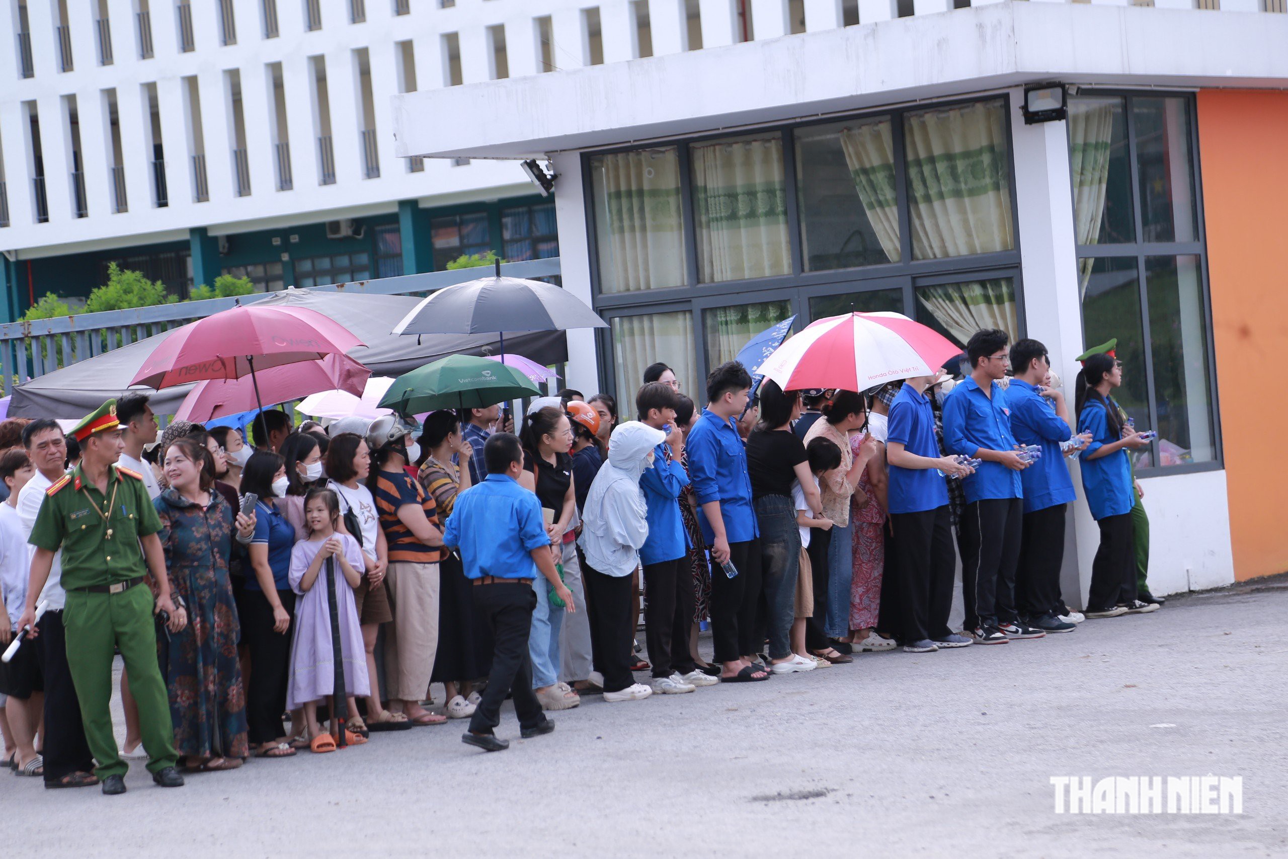 Kết th&uacute;c ng&agrave;y đầu thi lại: M&ocirc;n To&aacute;n kh&oacute; hơn, kh&ocirc;ng c&oacute; th&iacute; sinh vi phạm  - Ảnh 3.
