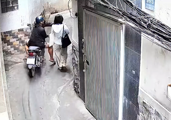 Bắt nghi phạm cướp giật điện thoại sau chưa đầy 3 giờ gây án ở TP.HCM- Ảnh 1.