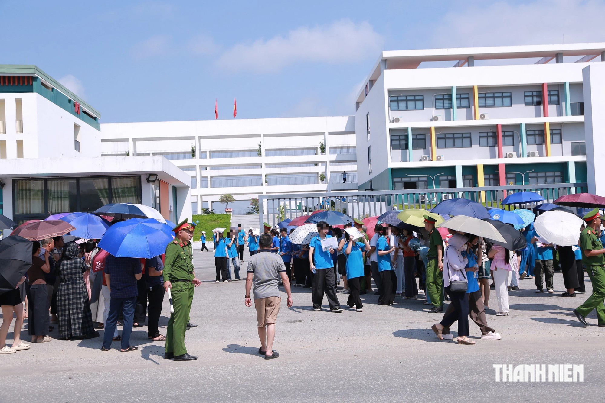 Thi xong m&ocirc;n tự chọn tại chuy&ecirc;n Tuy&ecirc;n Quang, th&iacute; sinh n&oacute;i đề 'si&ecirc;u kh&oacute;' - Ảnh 1.