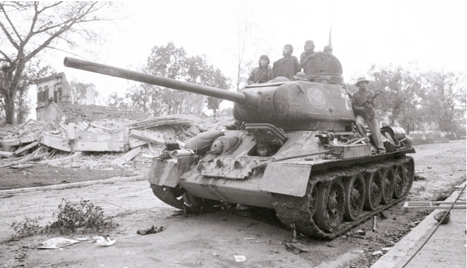 Xe tăng T-34 bảo vệ chủ quyền biển đảo- Ảnh 2.