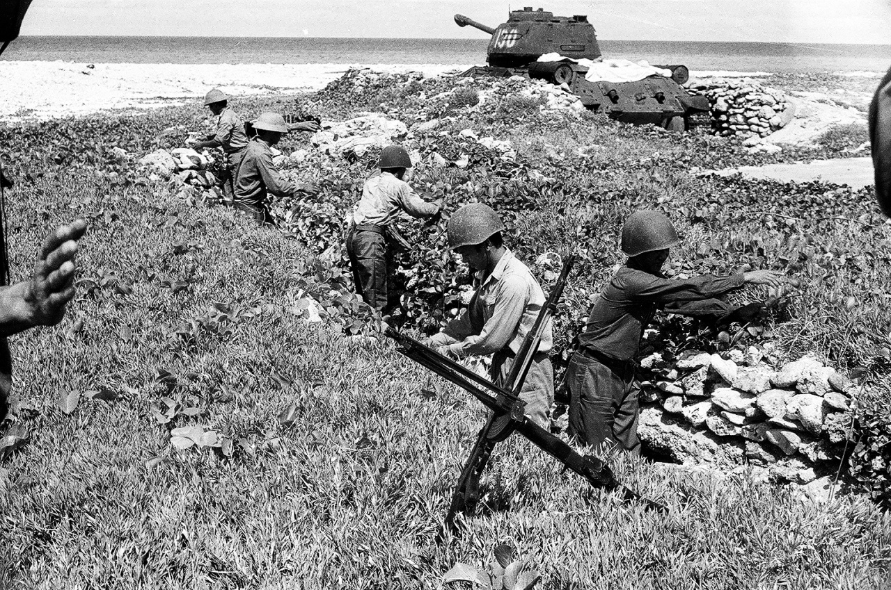 Xe tăng T-34 bảo vệ chủ quyền biển đảo- Ảnh 1.