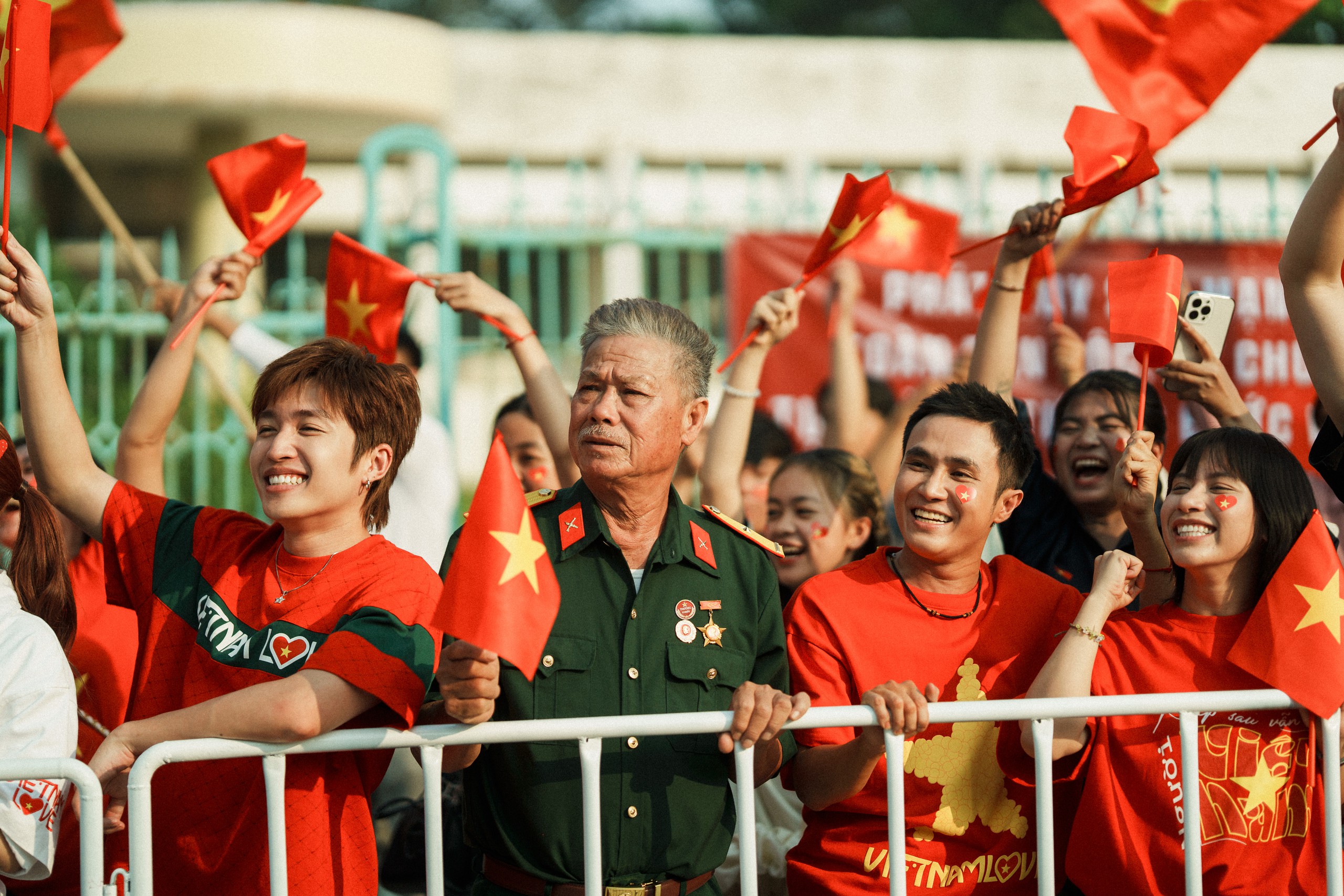 NSƯT Cao Minh đóng cảnh mạo hiểm ở tuổi 65, đạo diễn nói gì? - Ảnh 5.