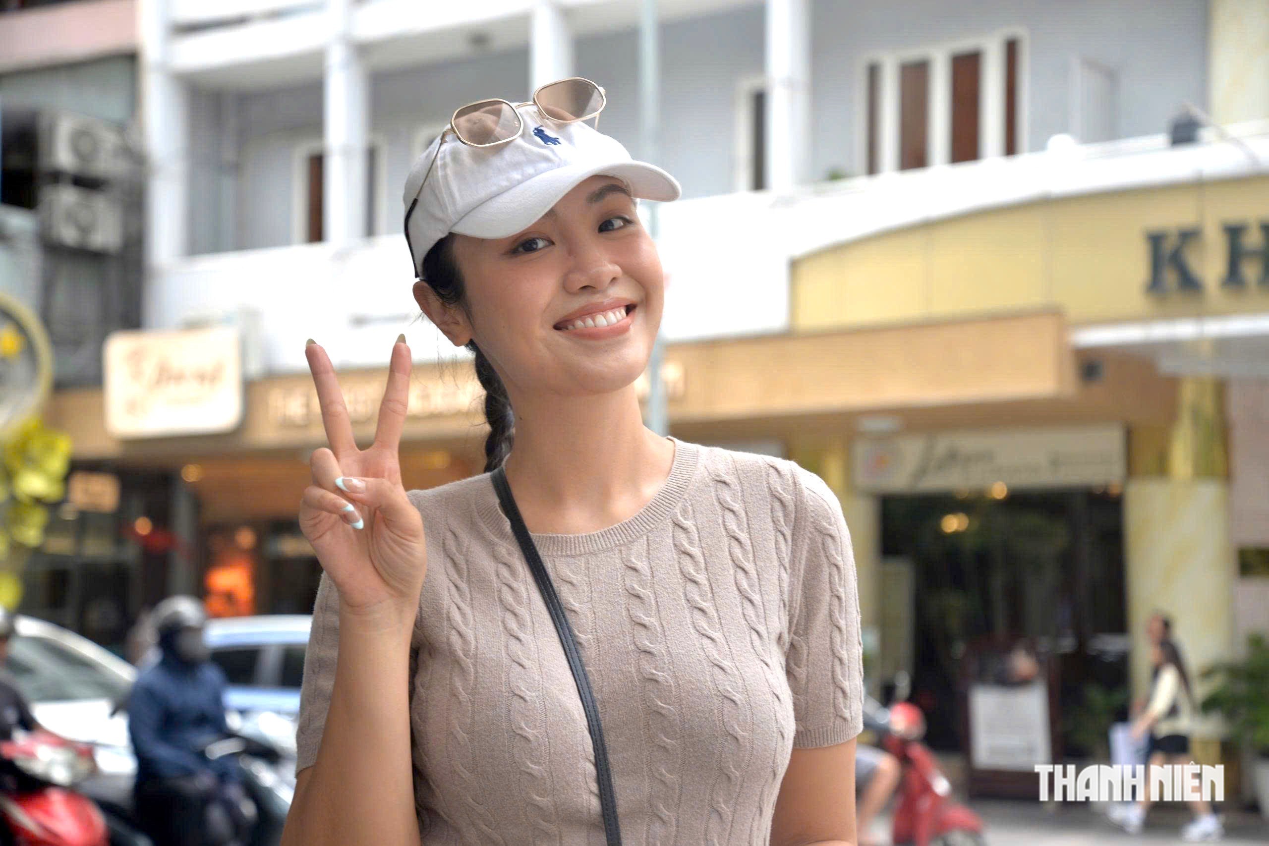 Hoa kh&ocirc;i Ngoại thương từng nặng 90kg đăng quang &Aacute; hậu giờ ra sao? - Ảnh 1.