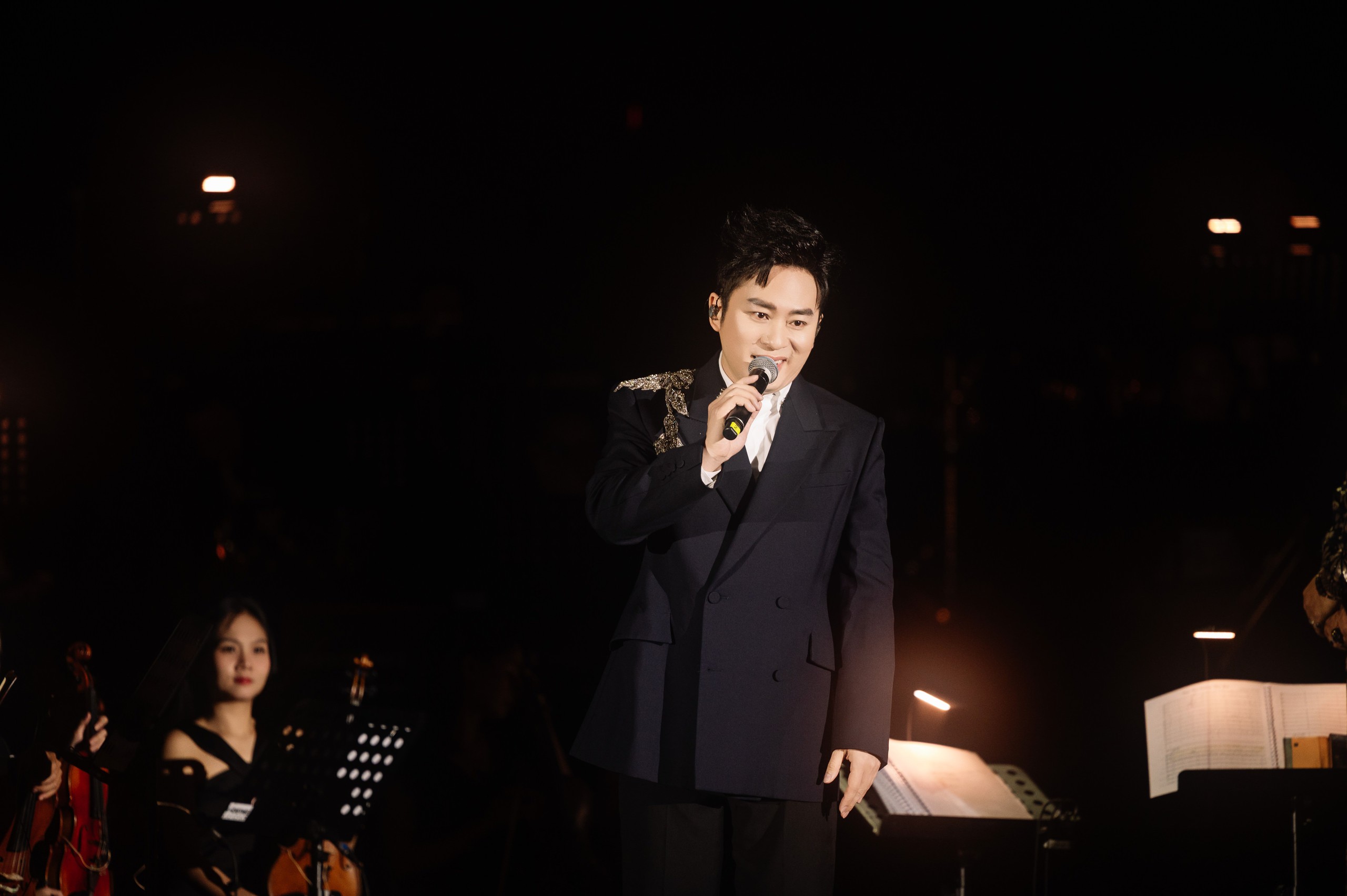 Thanh Lam 'nhường' bài tủ, Lệ Quyên gây xúc động trong đêm nhạc tưởng nhớ Thanh Tùng- Ảnh 5.
