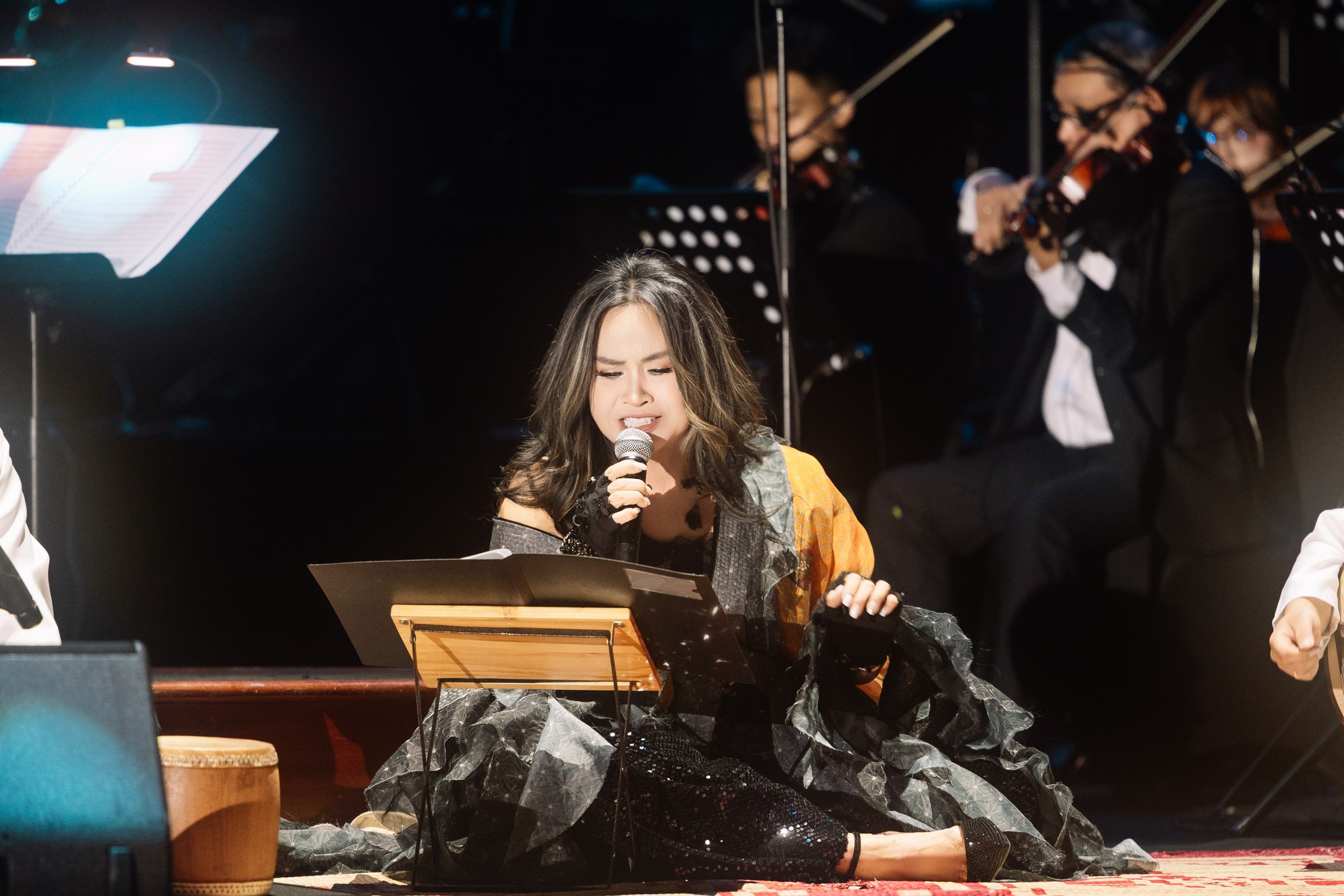 Thanh Lam 'nhường' bài tủ, Lệ Quyên gây xúc động trong đêm nhạc tưởng nhớ Thanh Tùng- Ảnh 2.