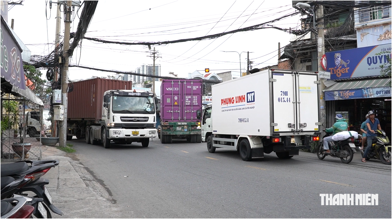 C&aacute;ch một con s&ocirc;ng, phải chạy v&ograve;ng cả tiếng: Người d&acirc;n TP.HCM chờ ng&agrave;y c&acirc;y cầu - Ảnh 2.