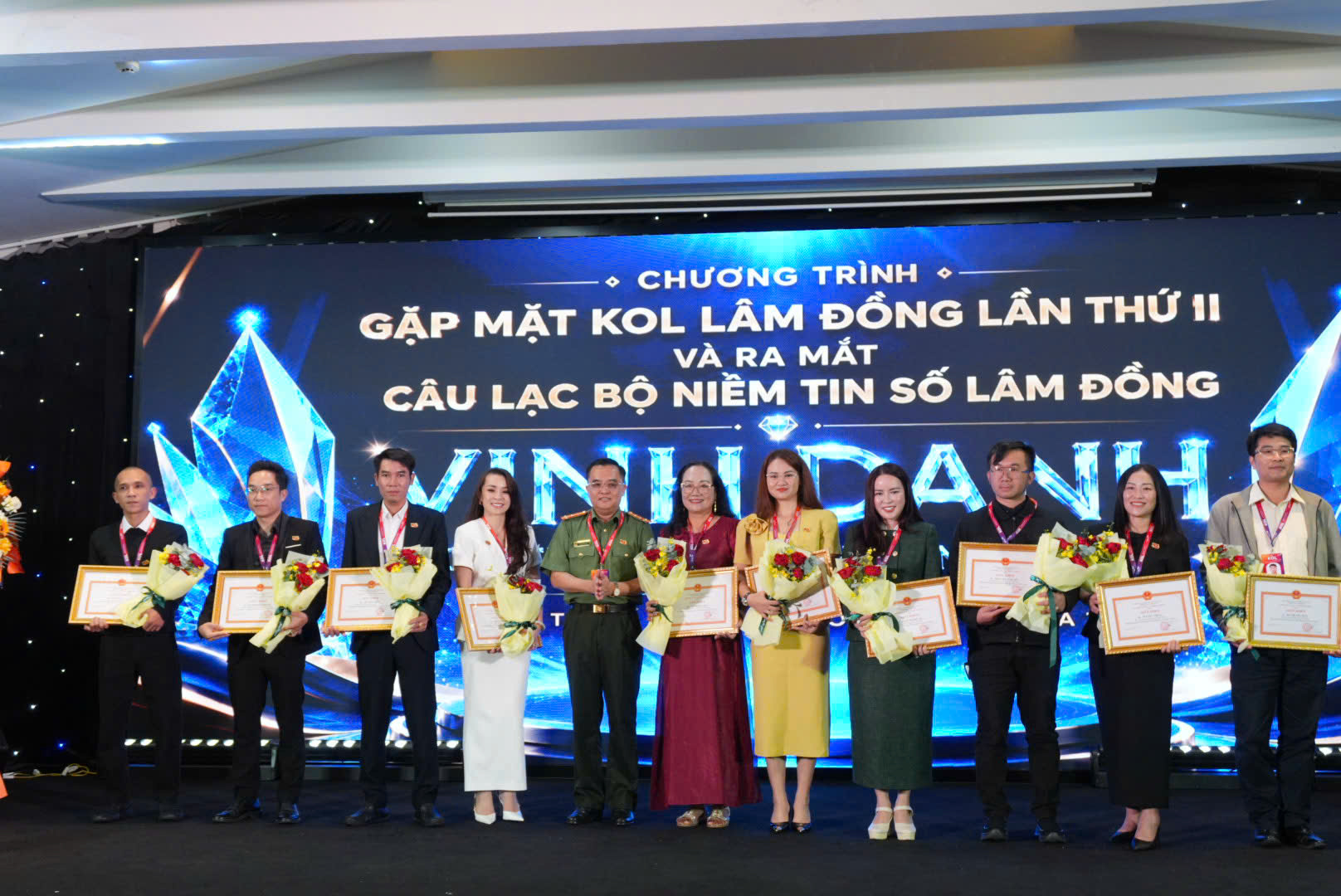 Ra mắt câu lạc bộ 'Niềm tin số Lâm Đồng' - Ảnh 5.
