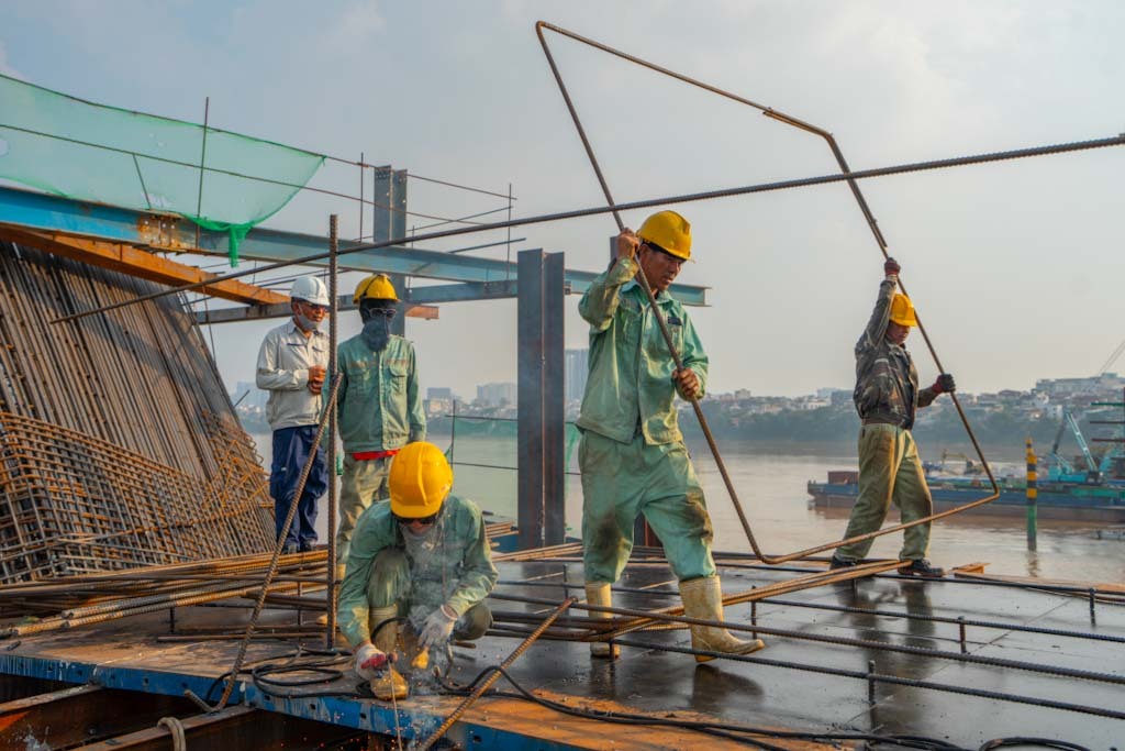 Cầu Trần Hưng Đạo tiến độ 'thần tốc', dựng vòm thép chỉ sau 8 tháng khởi công - Ảnh 3.