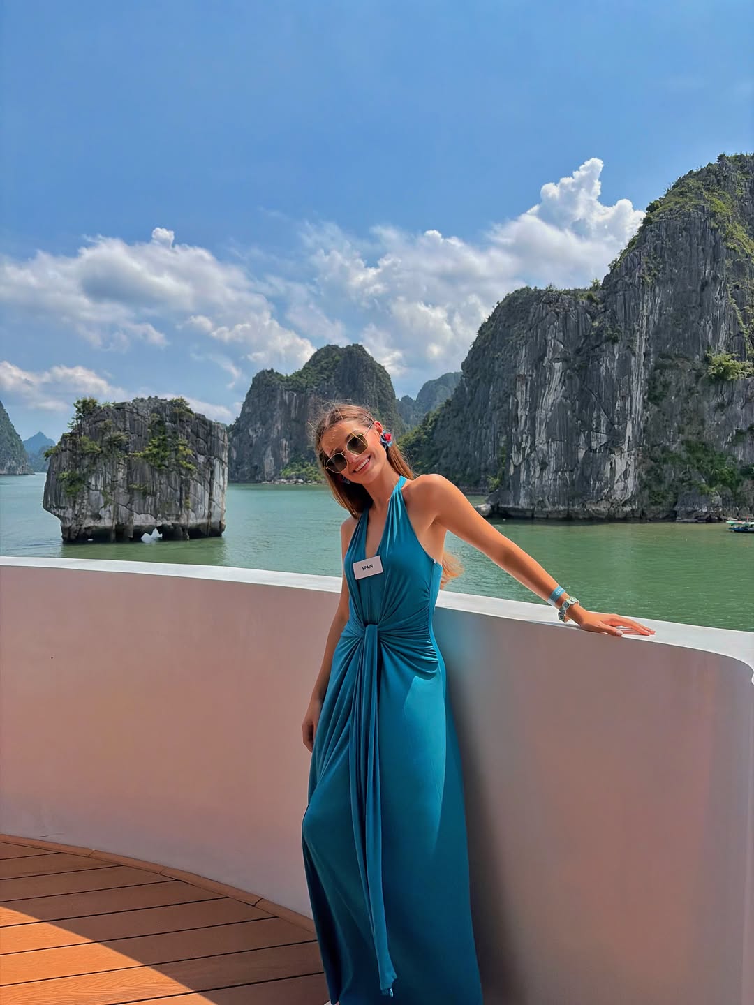 Bảo Ngọc v&agrave; th&iacute; sinh Hoa hậu Thế giới du ngoạn vịnh Hạ Long - Ảnh 14.
