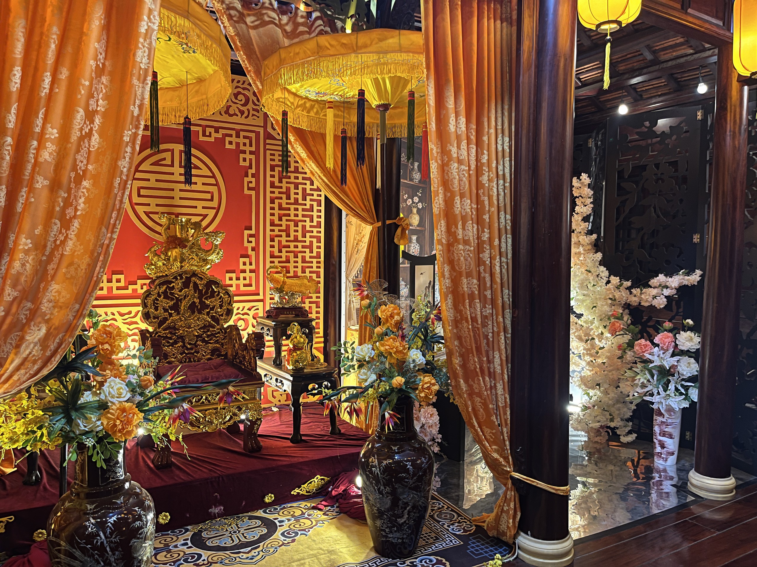 Giới trẻ TP.HCM đi hơn 20 km, săn loạt g&oacute;c check-in Trung thu ở qu&aacute;n c&agrave; ph&ecirc; - Ảnh 6.