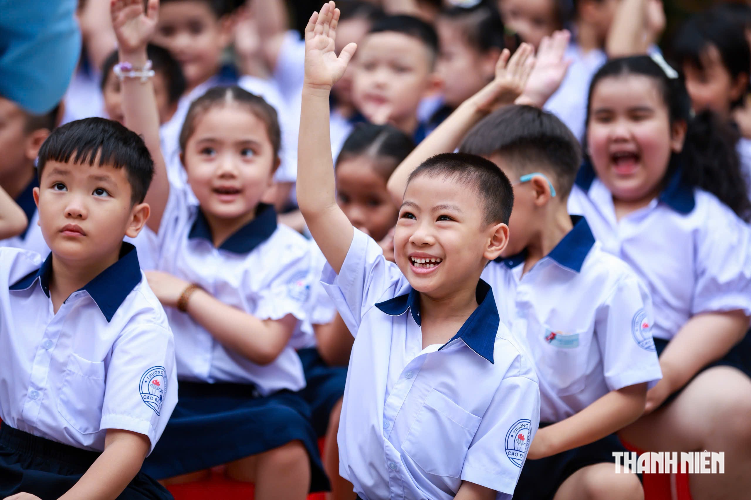 Thầy hiệu trưởng TP.HCM gửi lời chào học sinh lớp 1 - Ảnh 11.