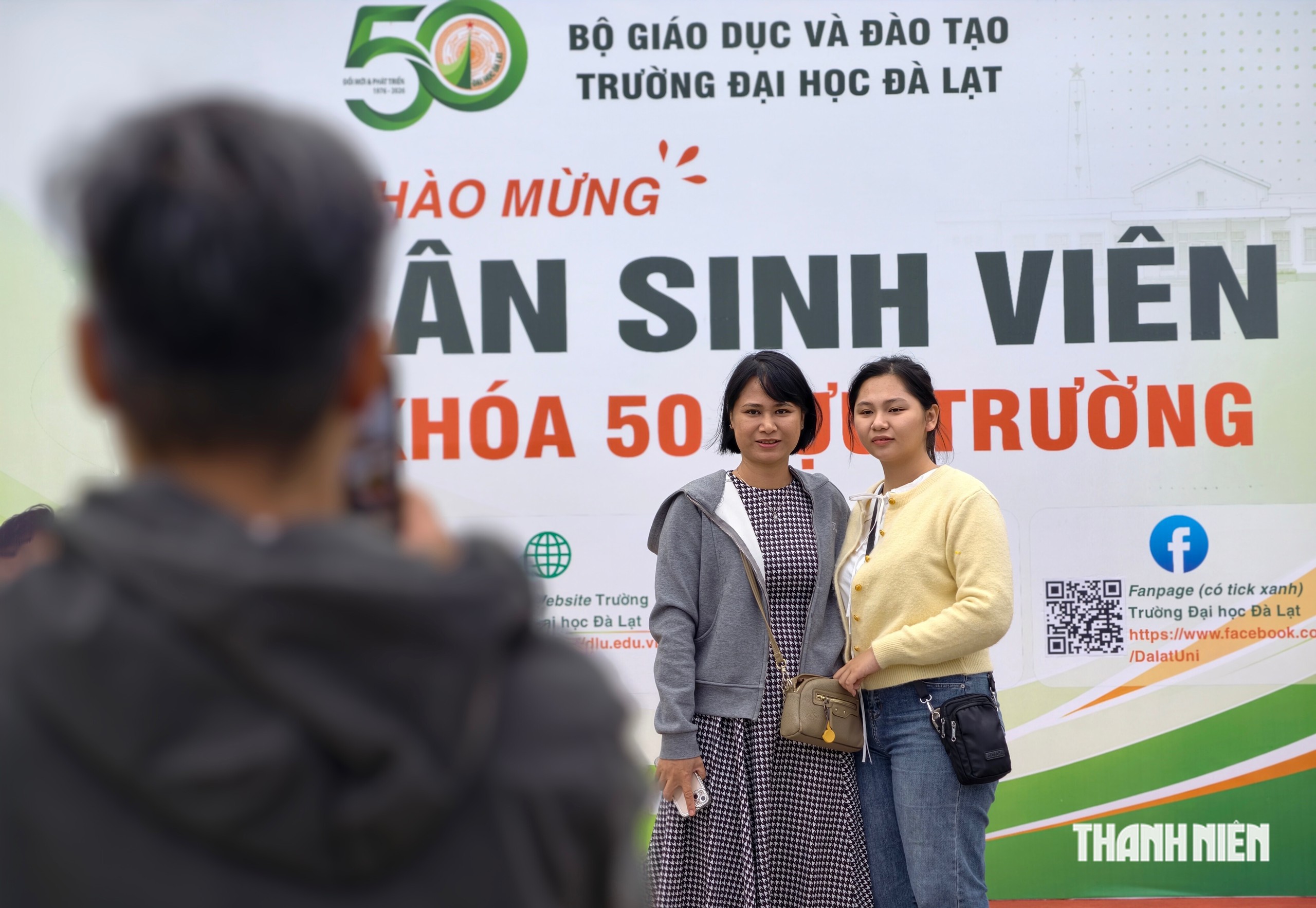 Nhộn nhịp tân sinh viên làm thủ tục nhập học - Ảnh 10.