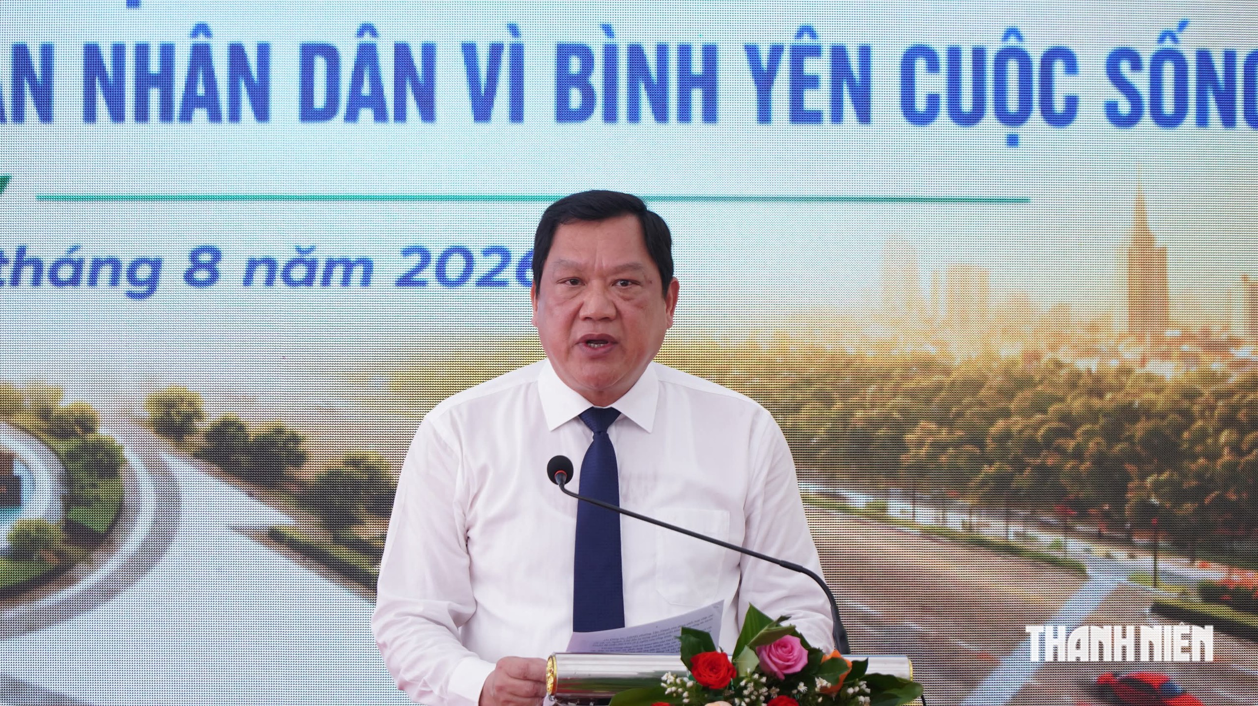 Tặng tượng đài 'Công an nhân dân vì bình yên cuộc sống' cho tỉnh Cà Mau- Ảnh 2.