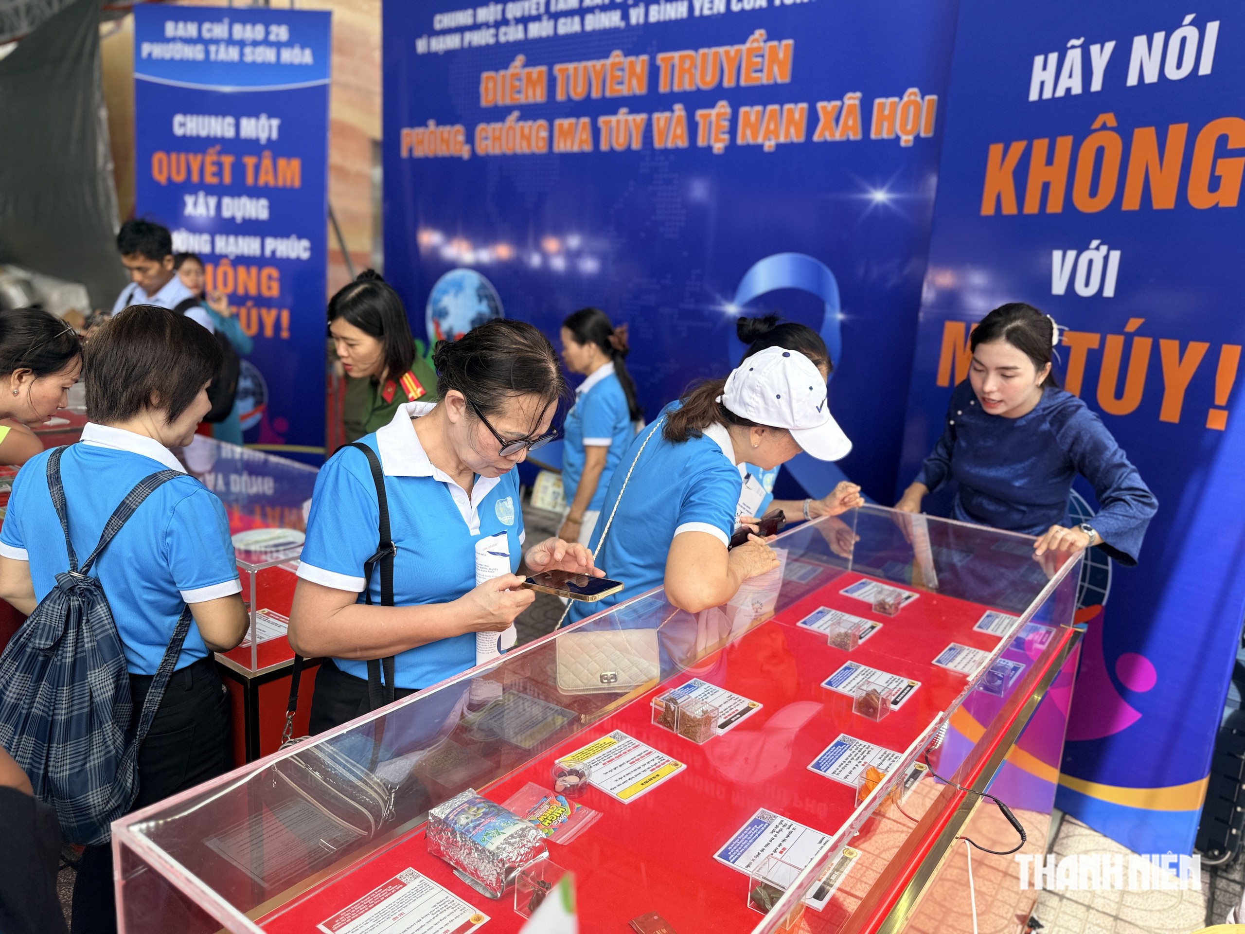 Gian hàng đặc biệt ở lễ hội trái cây gần sân bay Tân Sơn Nhất - Ảnh 1.