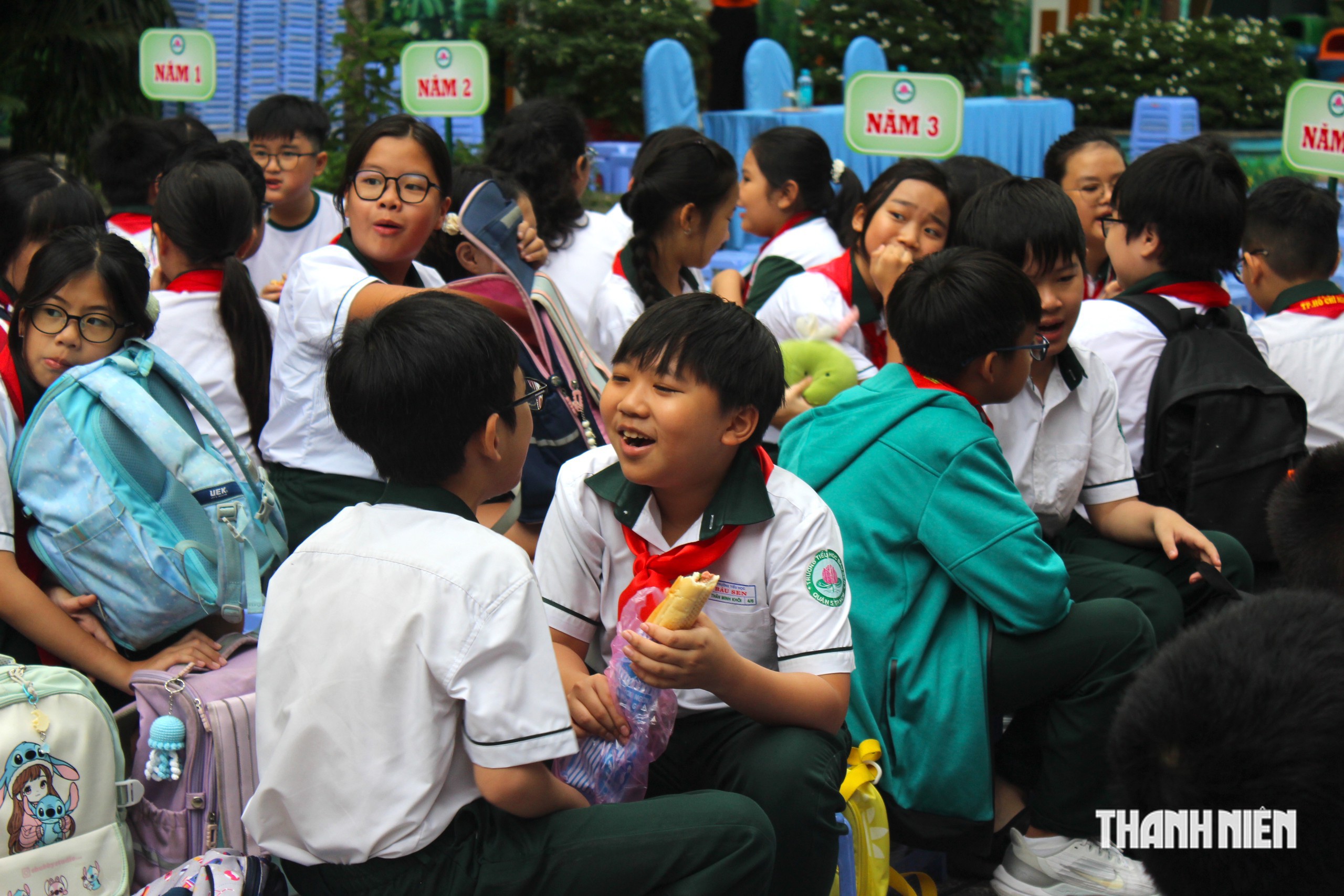 Thầy hiệu trưởng TP.HCM gửi lời chào học sinh lớp 1 - Ảnh 16.