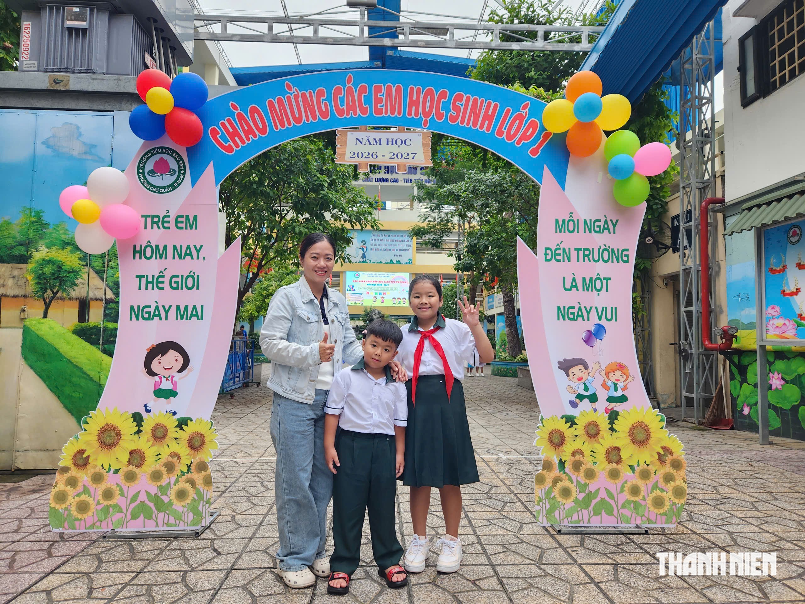 Thầy hiệu trưởng TP.HCM gửi lời chào học sinh lớp 1 - Ảnh 2.