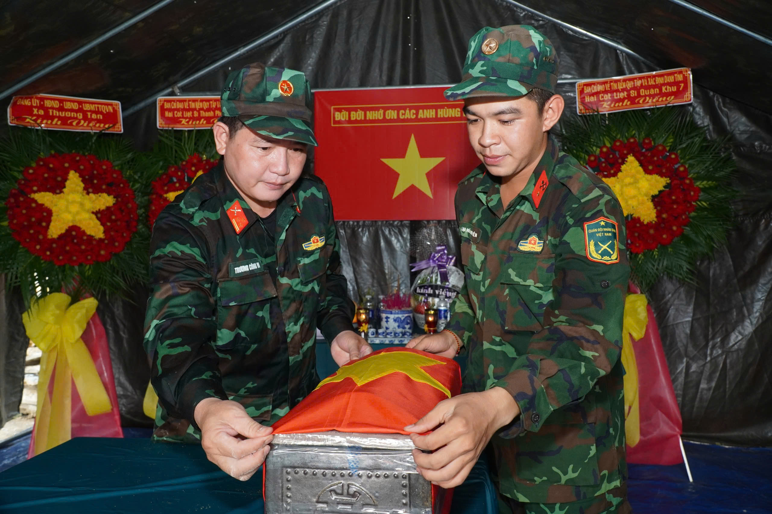 TP.HCM quy tập 13 hài cốt liệt sĩ tại 2 địa điểm trong một ngày - Ảnh 6.