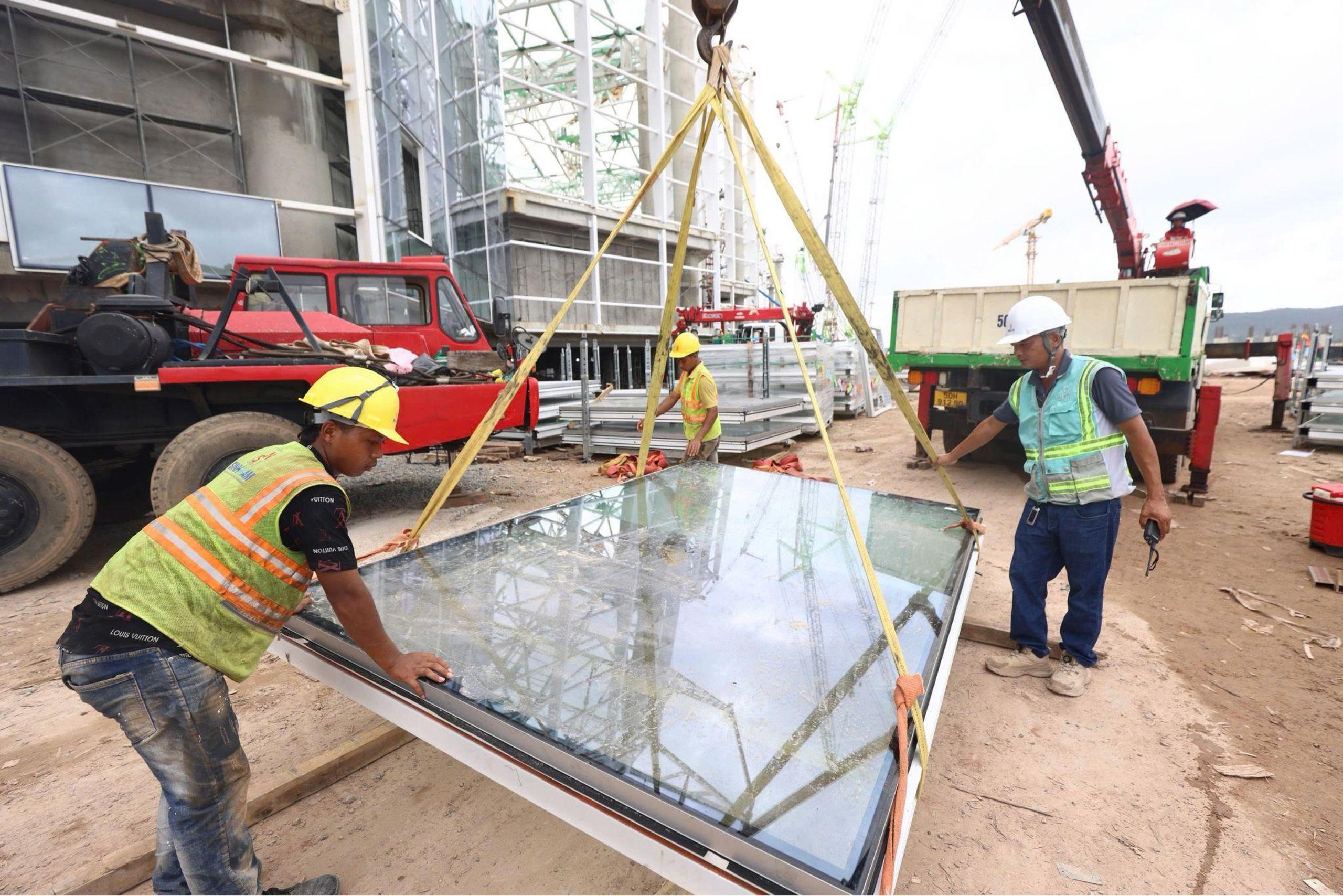 9.500 tấm k&iacute;nh sắp phủ k&iacute;n nh&agrave; ga 'Phượng ho&agrave;ng lửa' ở s&acirc;n bay Ph&uacute; Quốc - Ảnh 3.