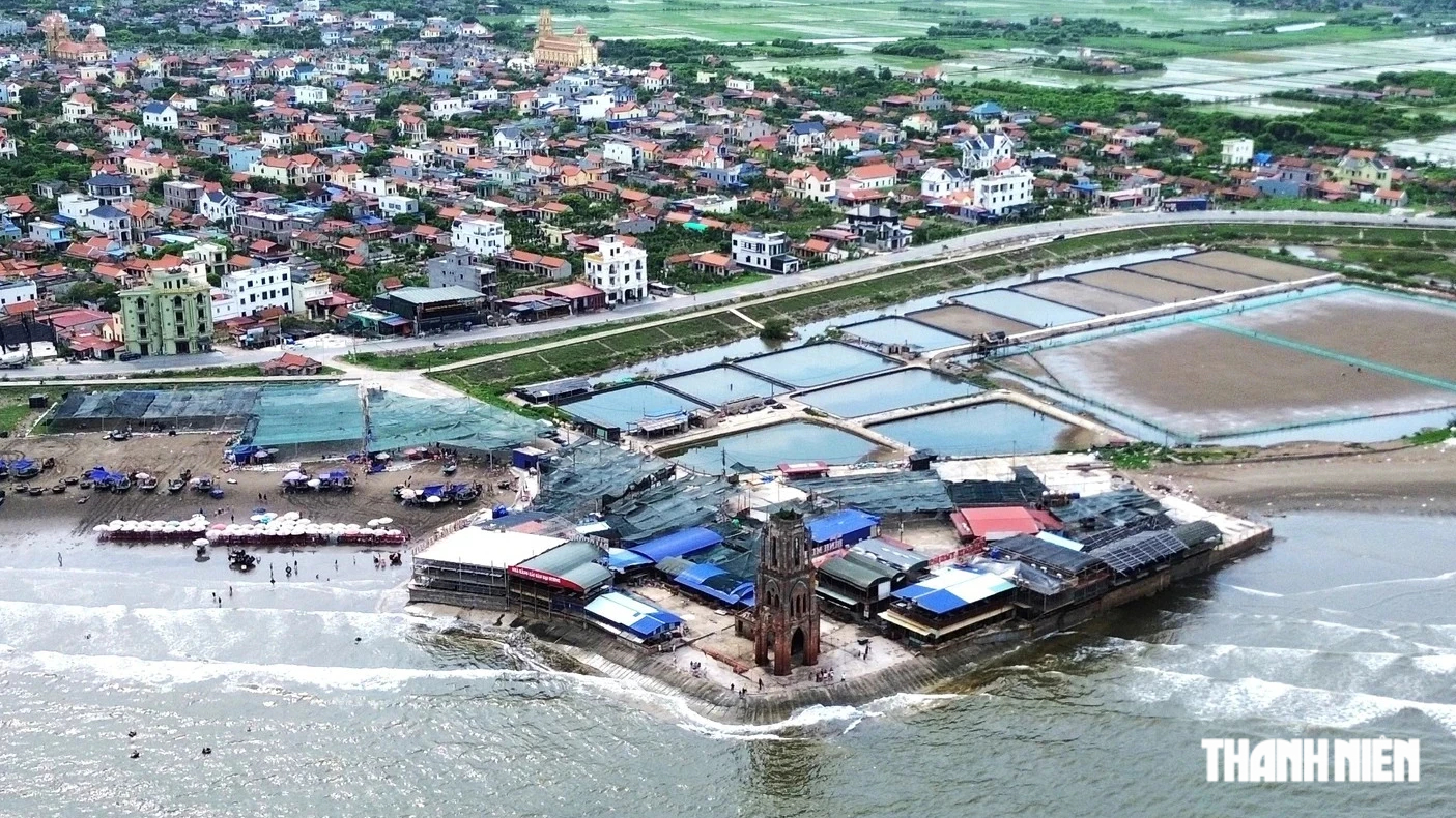 12 nhà hàng xây dựng trái phép quanh nhà thờ đổ Hải Lý - Ảnh 1.