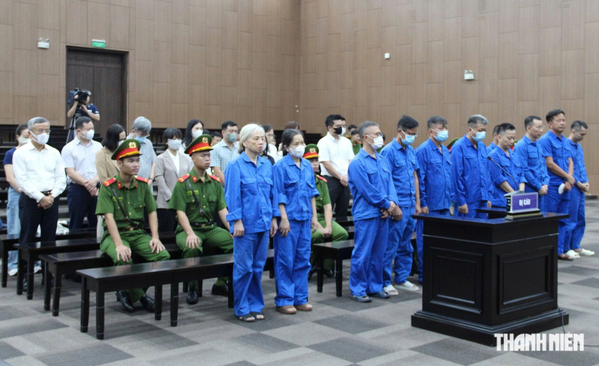 Cựu thứ trưởng Nguyễn Bá Hoan khai về 'phong bì quà tết' tiền tỉ - Ảnh 2.
