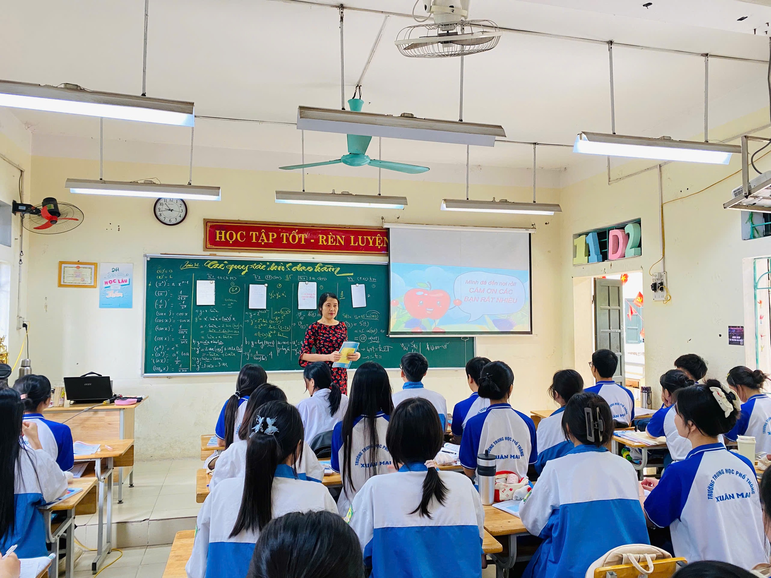 Giáo viên Hà Nội bất an trước đề xuất dừng xét thăng hạng- Ảnh 1.