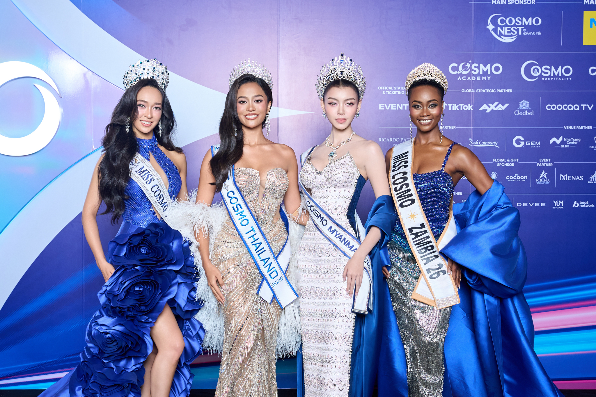 Cẩm Ly đọ vẻ gợi cảm cùng loạt đối thủ, tiết lộ tham vọng tại Miss Cosmo - Ảnh 2.